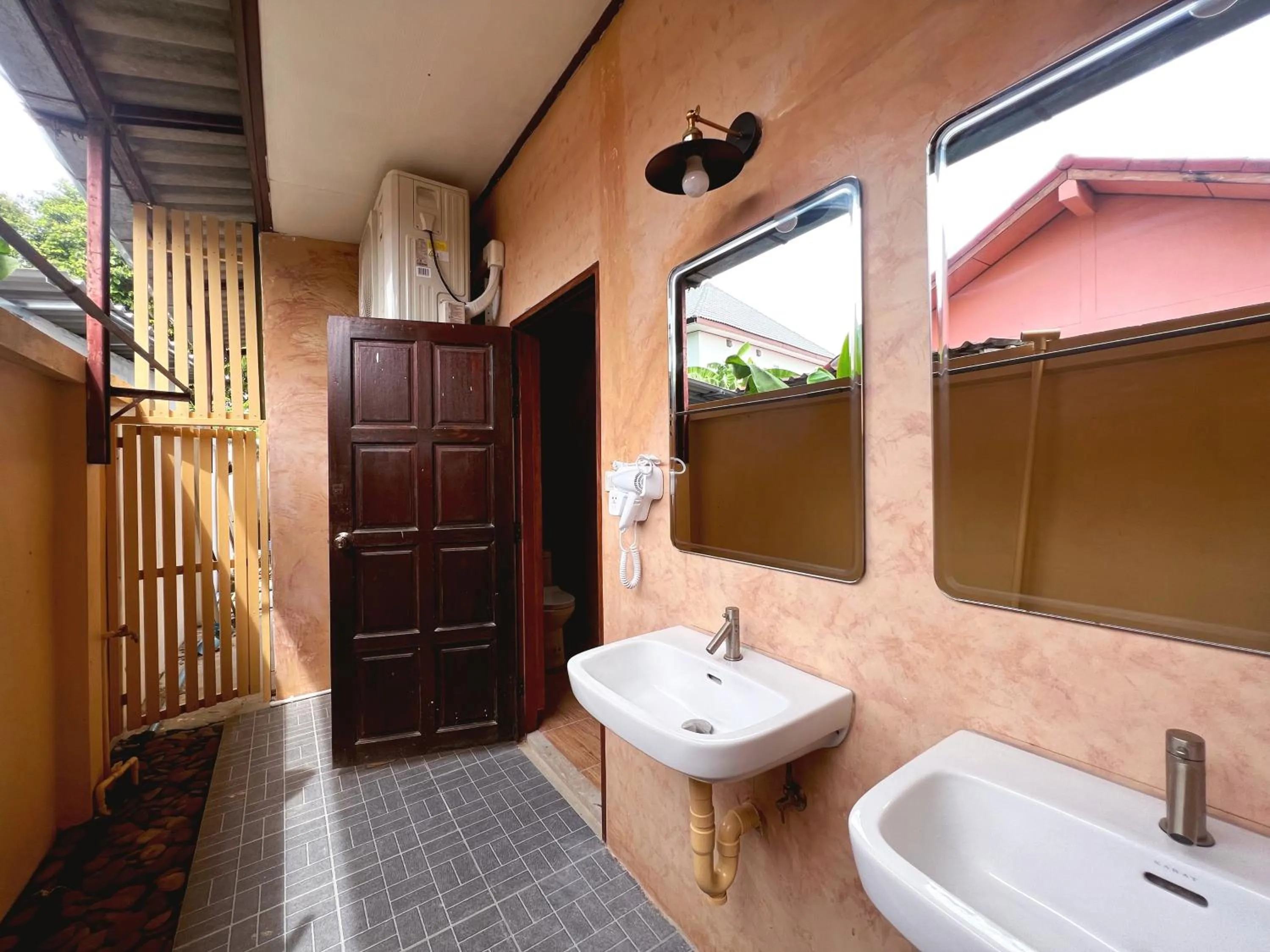 The Snug Airportel - Phuket Airport