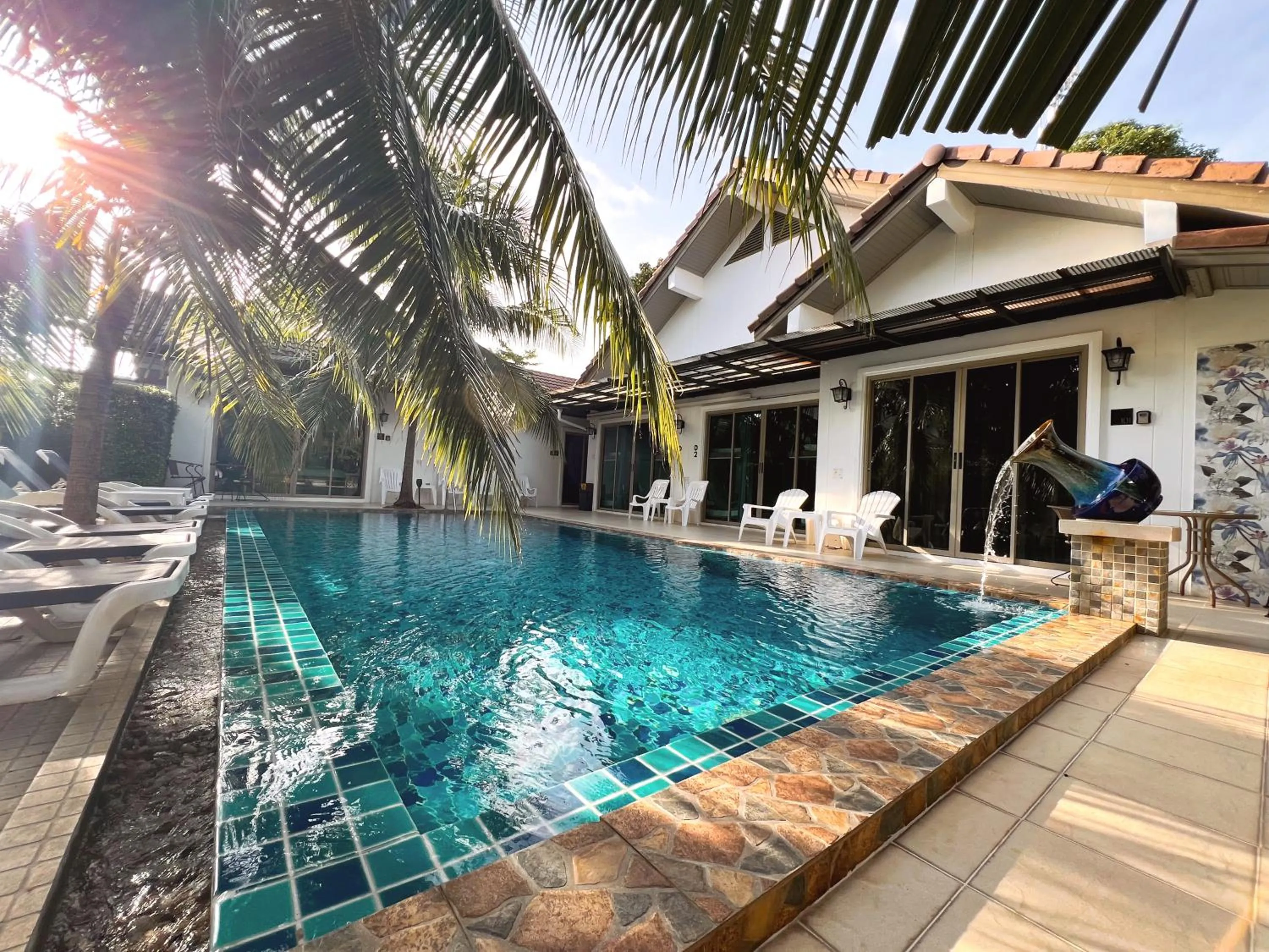 Swimming pool in The Snug Airportel - Phuket Airport