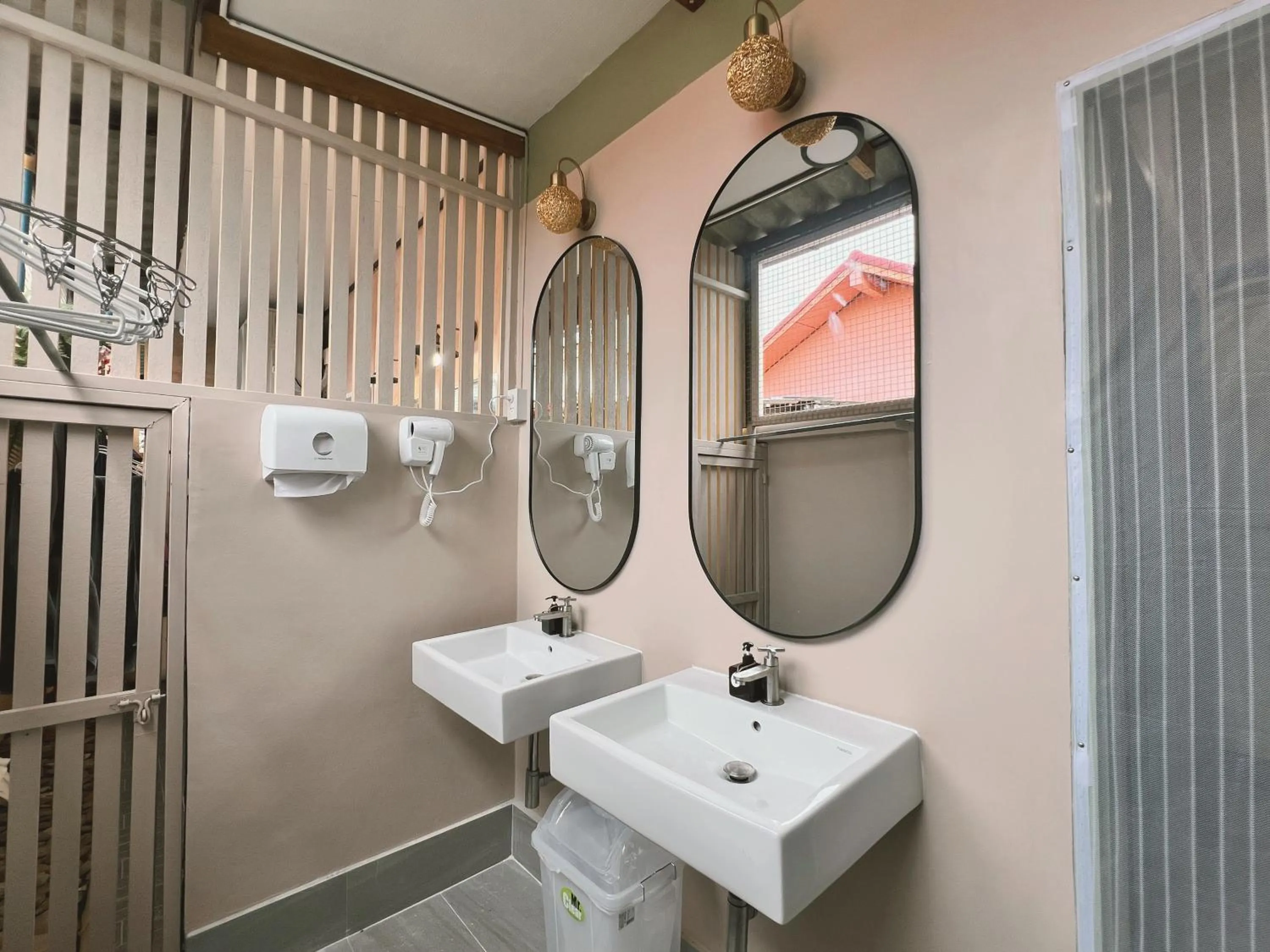 The Snug Airportel - Phuket Airport