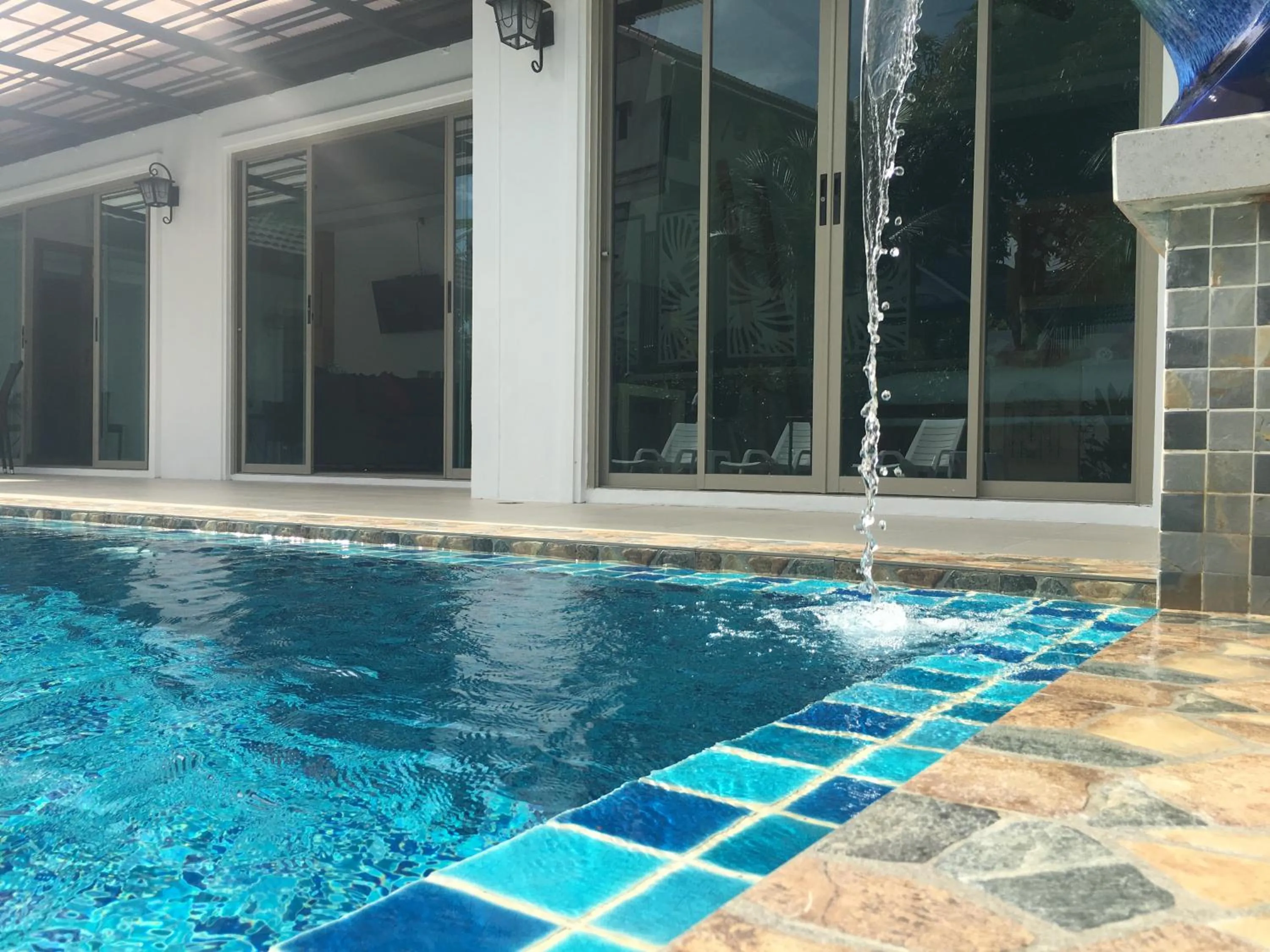 Pool view in The Snug Airportel - Phuket Airport
