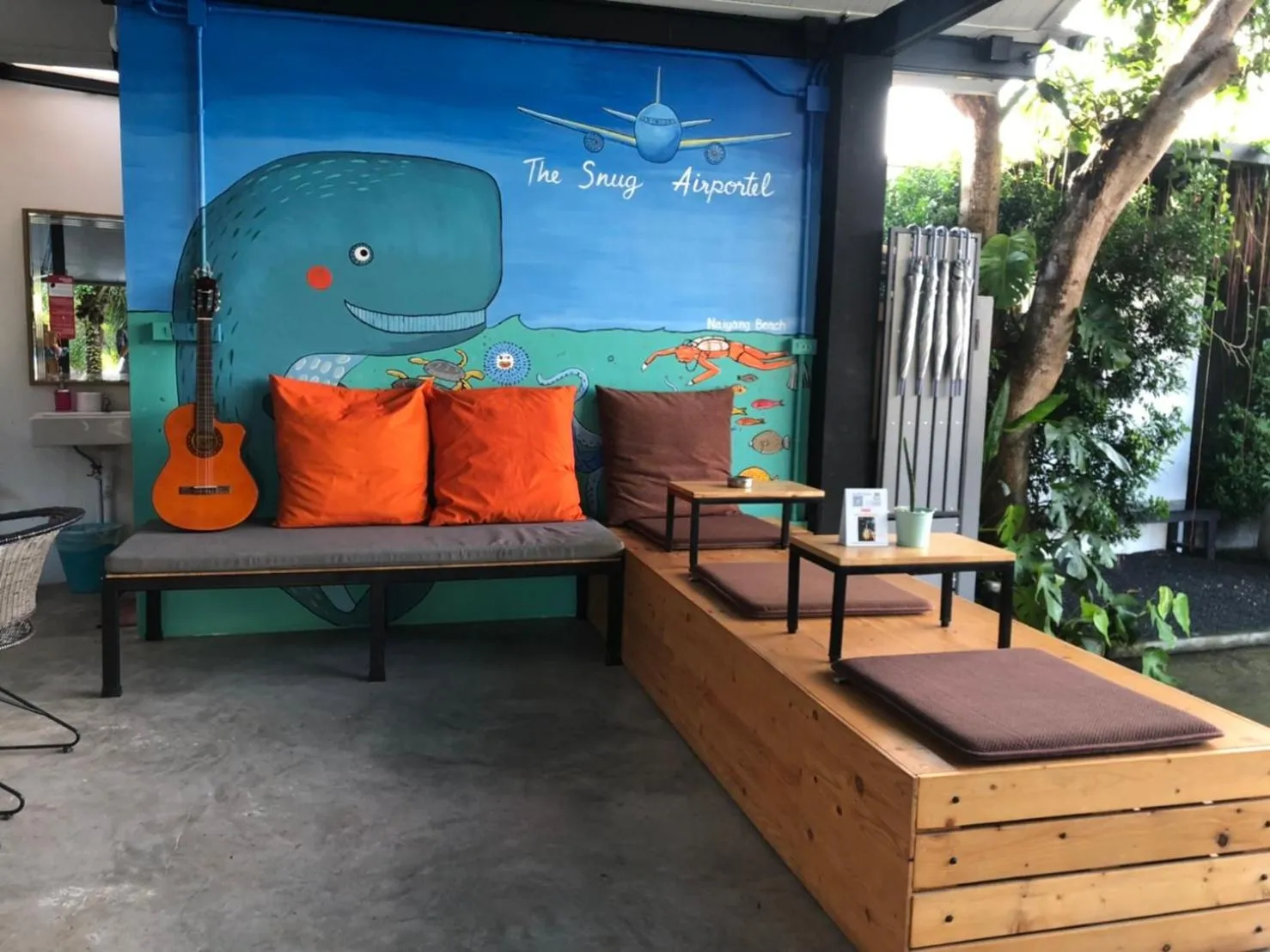 Lobby or reception in The Snug Airportel - Phuket Airport