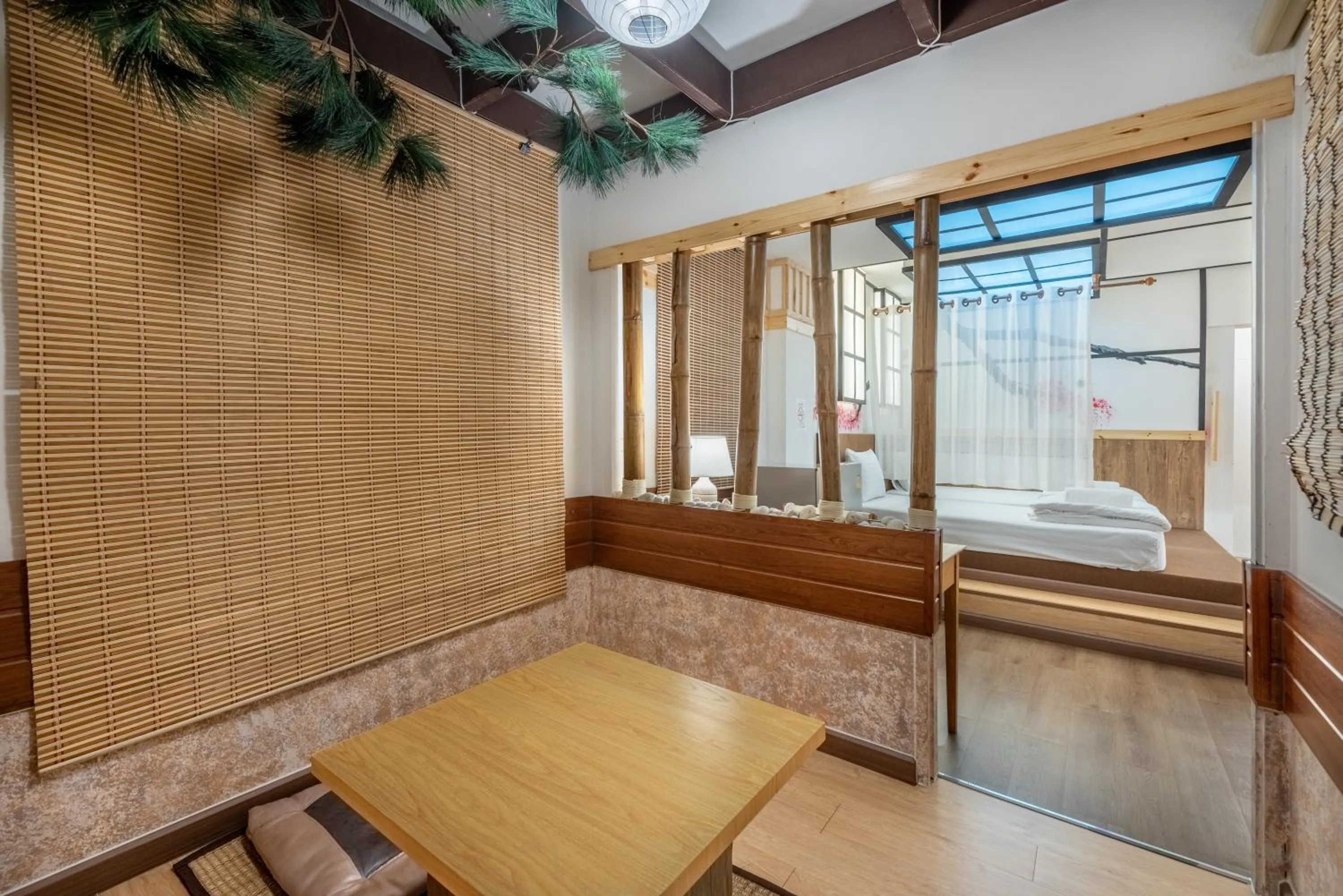 Living room, Bed in โรงแรมชิบะรูม นครราชสีมา เซ็นทรัลโคราช