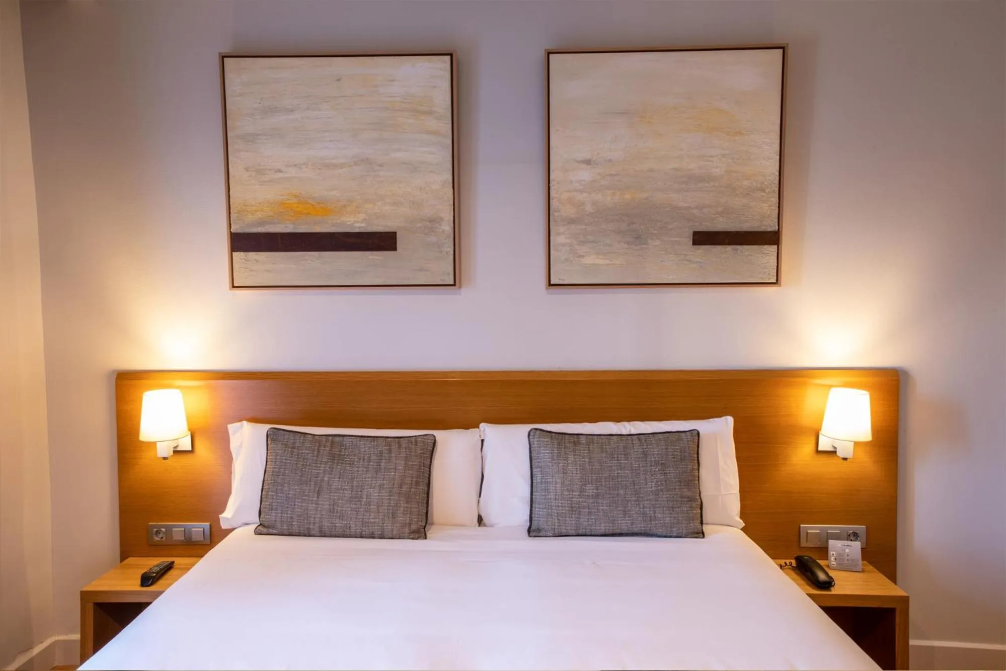 Photo of the whole room, Bed in Arc La Rambla