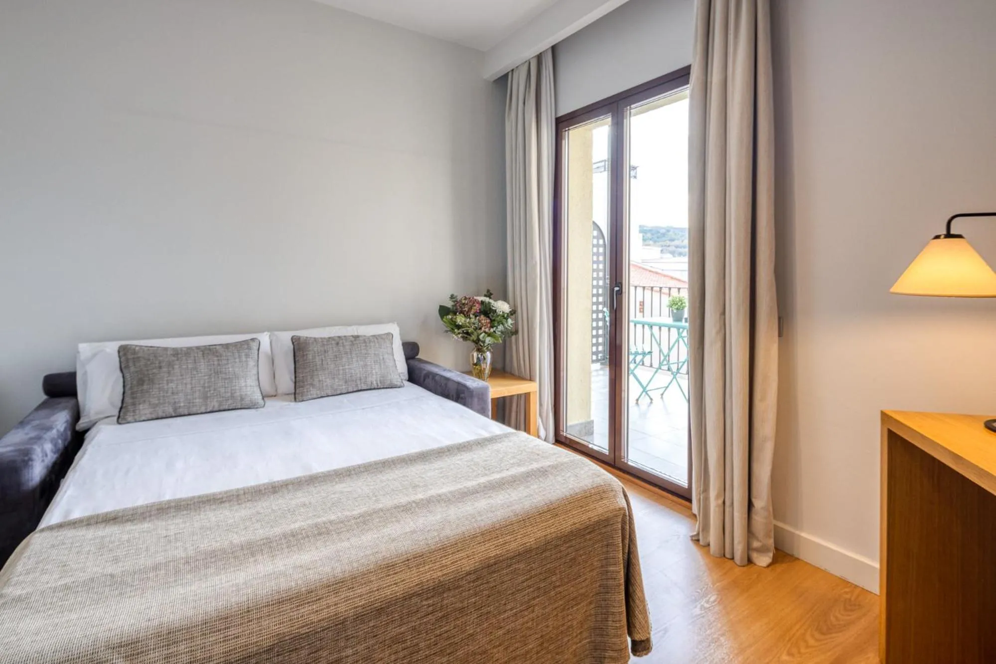 Photo of the whole room, Bed in Arc La Rambla