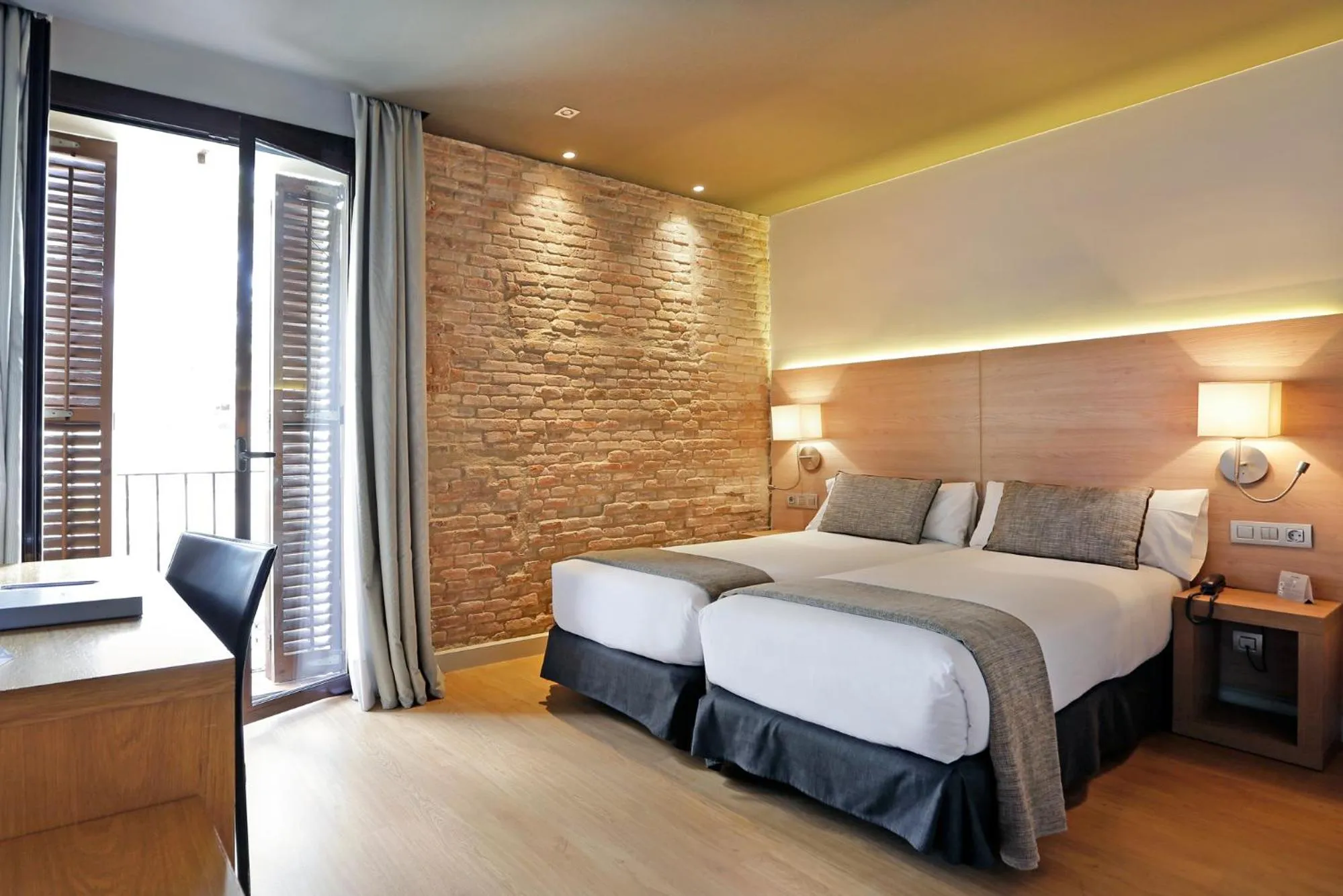 Photo of the whole room, Bed in Arc La Rambla