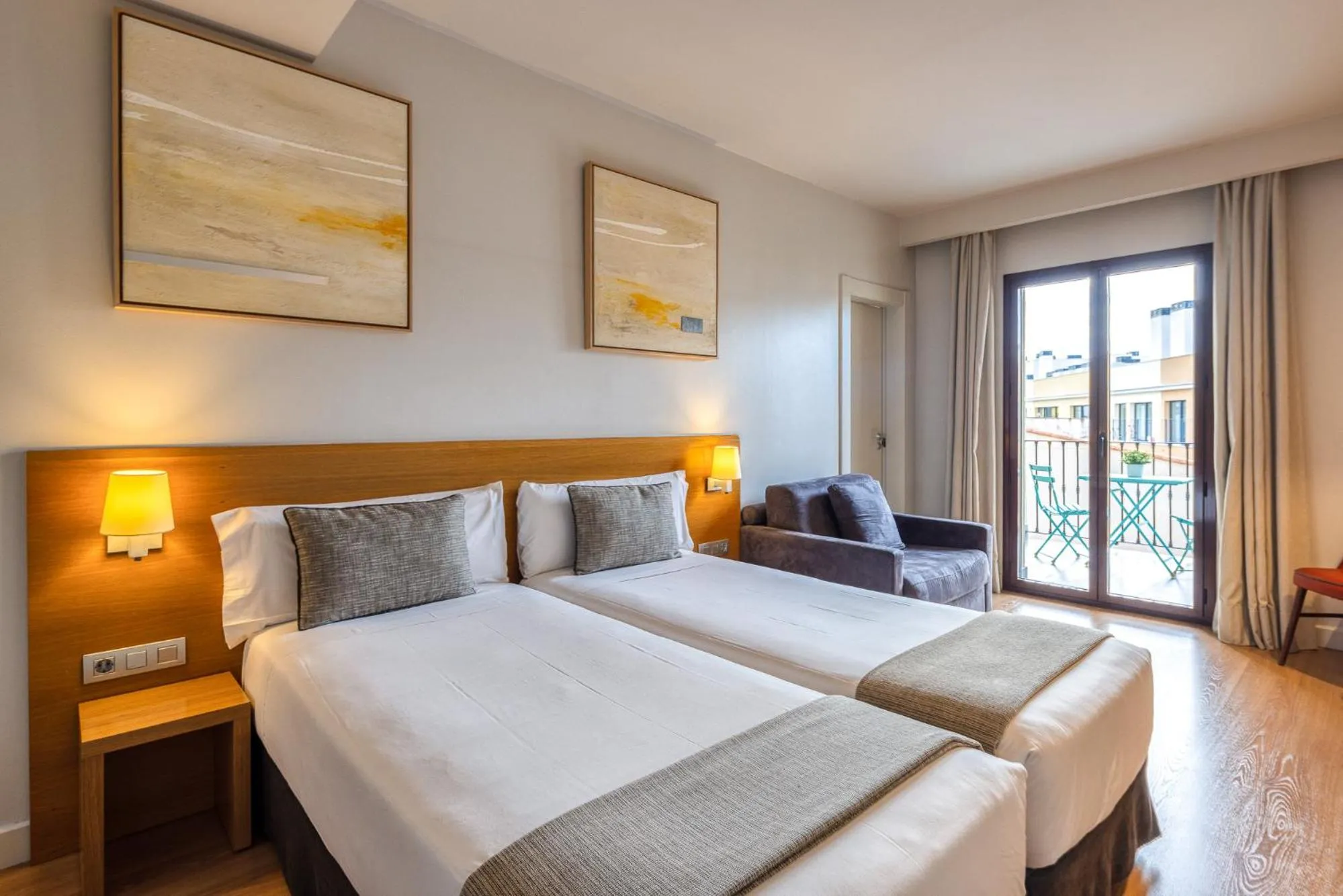 Photo of the whole room, Bed in Arc La Rambla