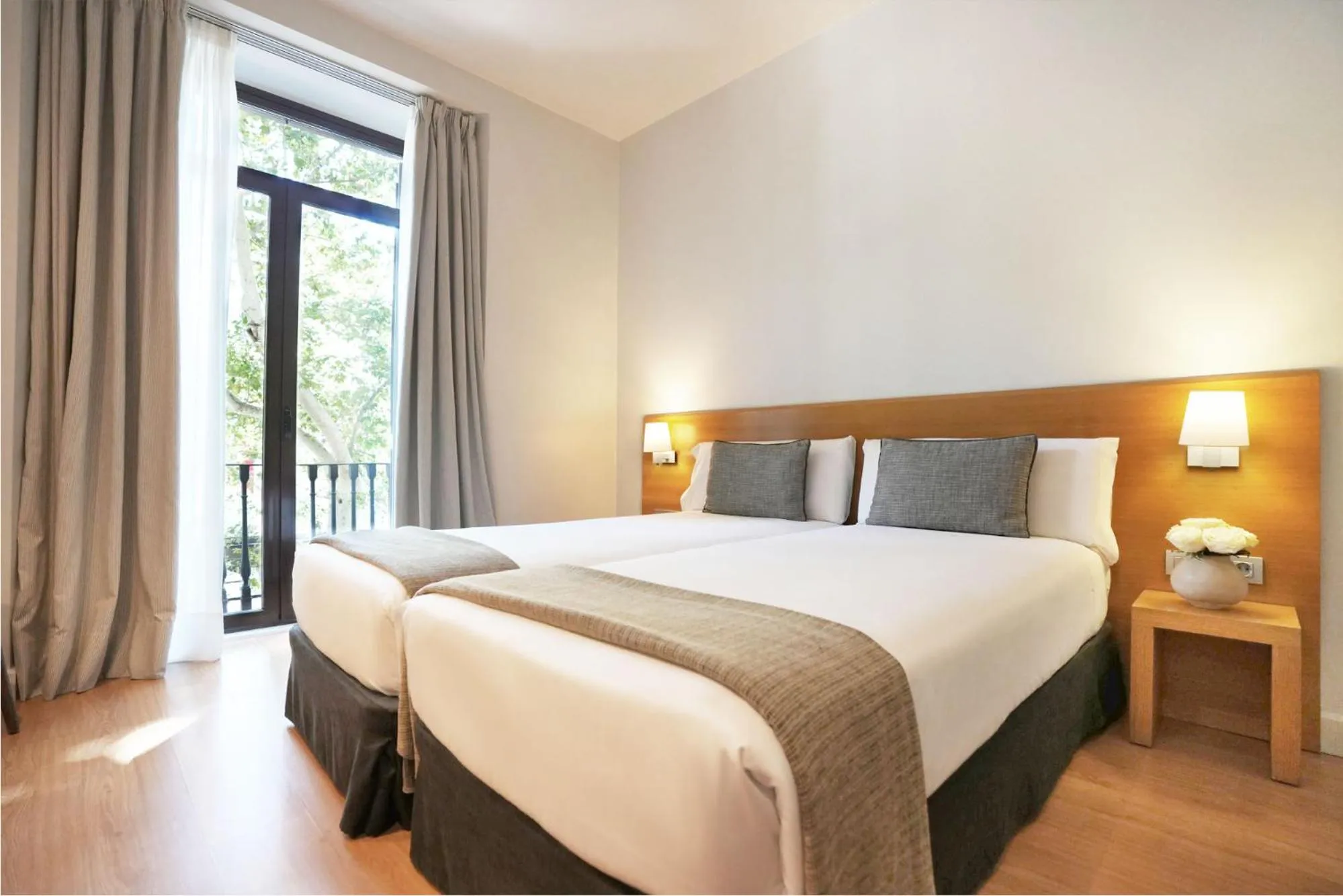 Photo of the whole room, Bed in Arc La Rambla