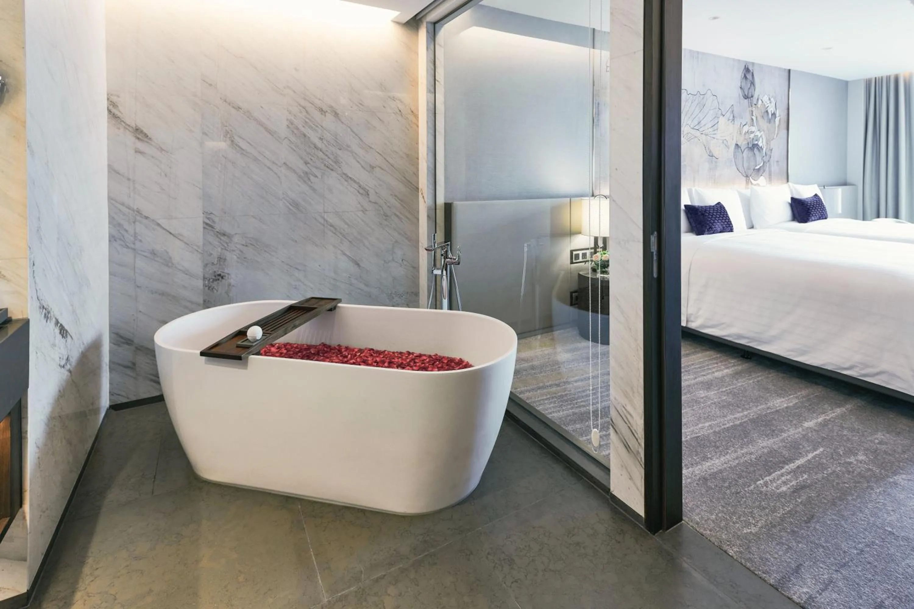 Bedroom, Bed in Chatrium Grand Bangkok