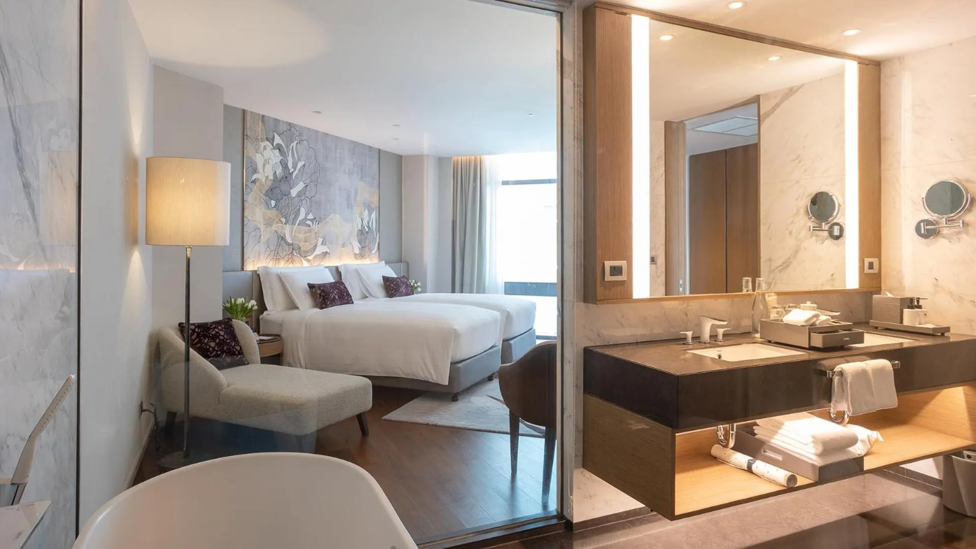 Bathroom, Bed in Chatrium Grand Bangkok