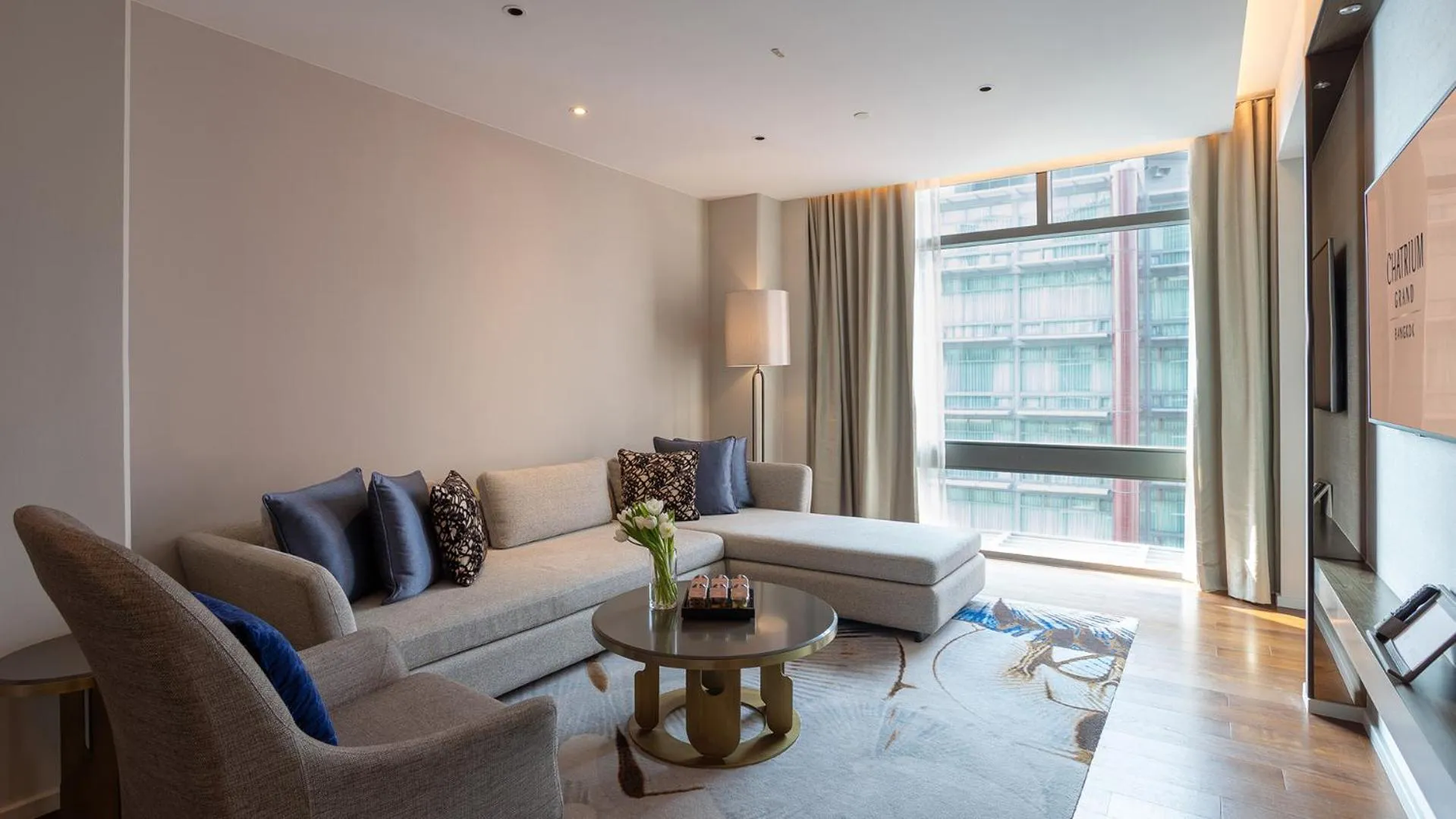 Living room in Chatrium Grand Bangkok