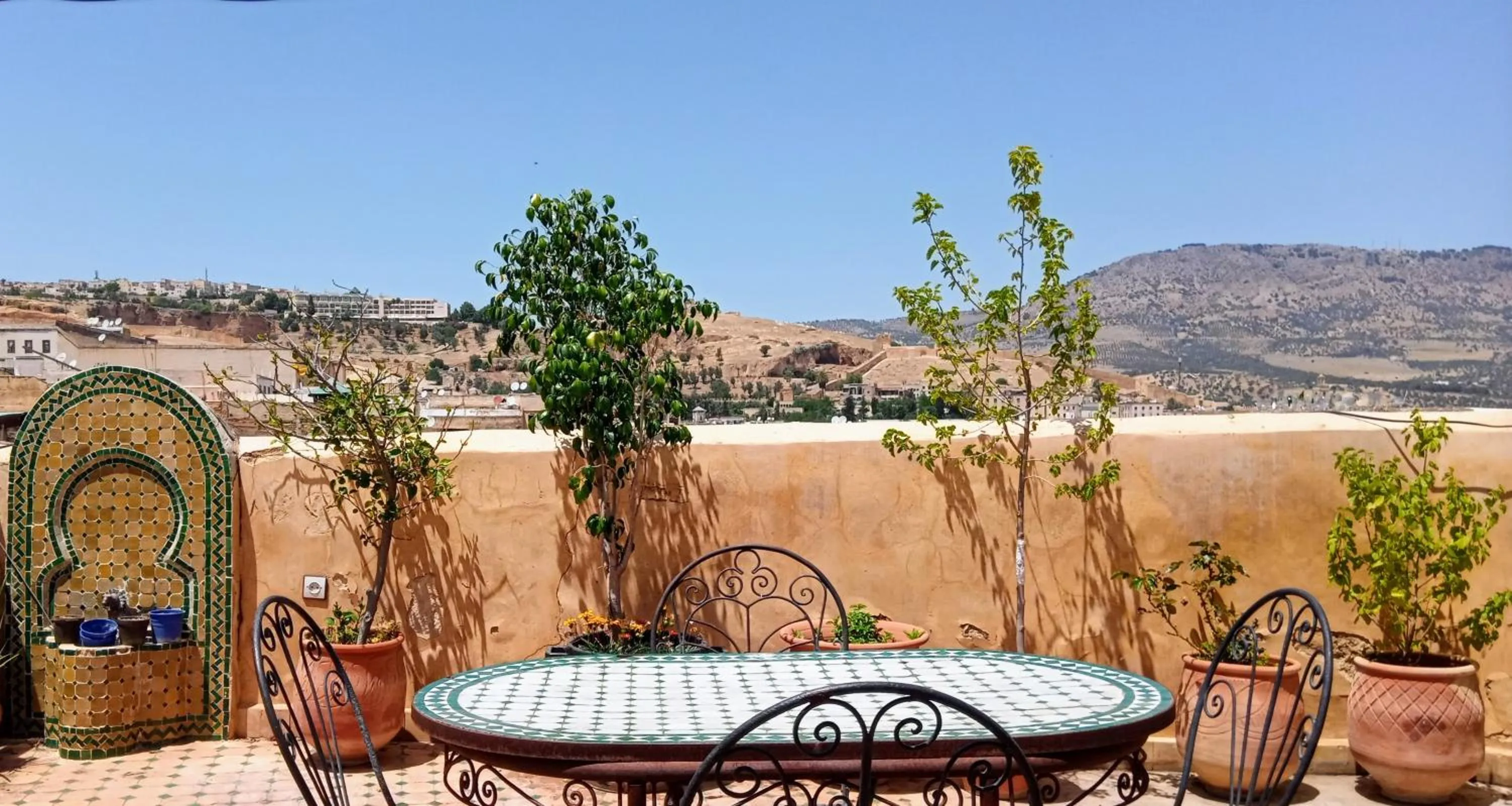 Restaurant/places to eat in Riad Rchacha