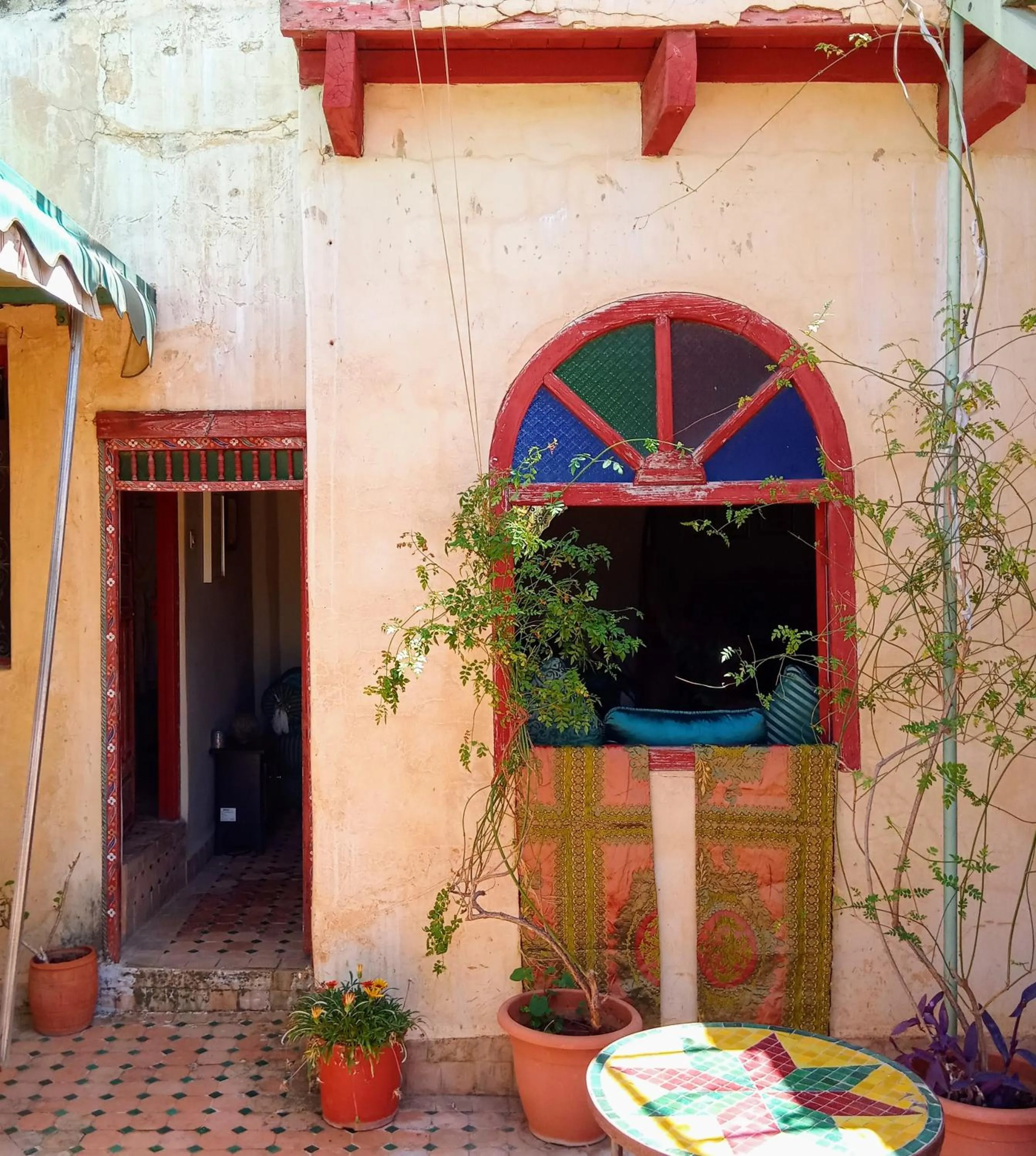 Facade/entrance in Riad Rchacha
