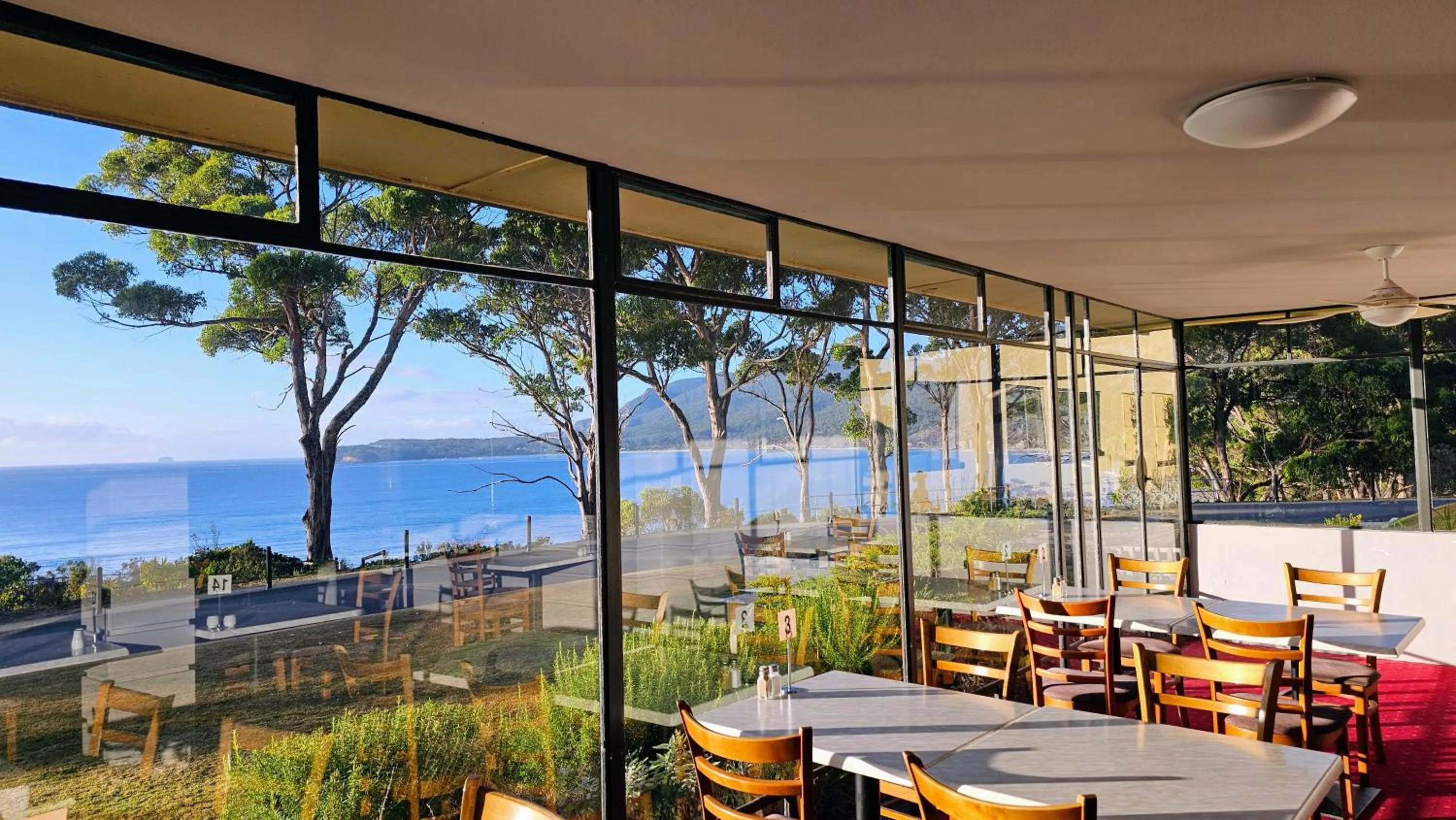 Restaurant/places to eat in Lufra Beachside Hotel