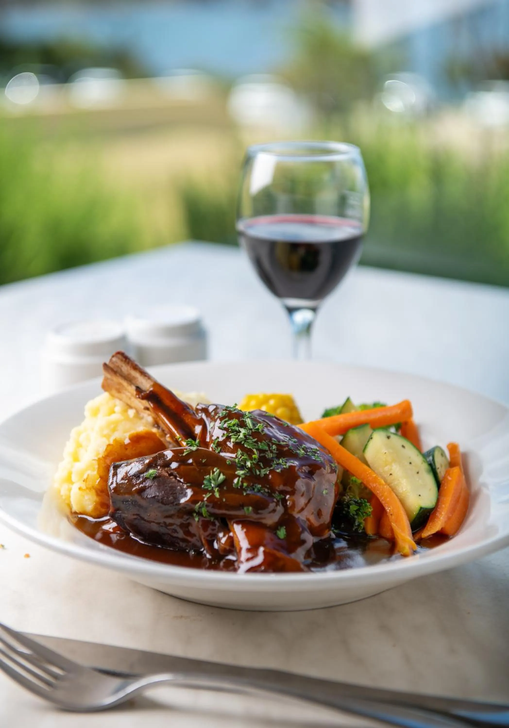 Food and drinks in Lufra Beachside Hotel