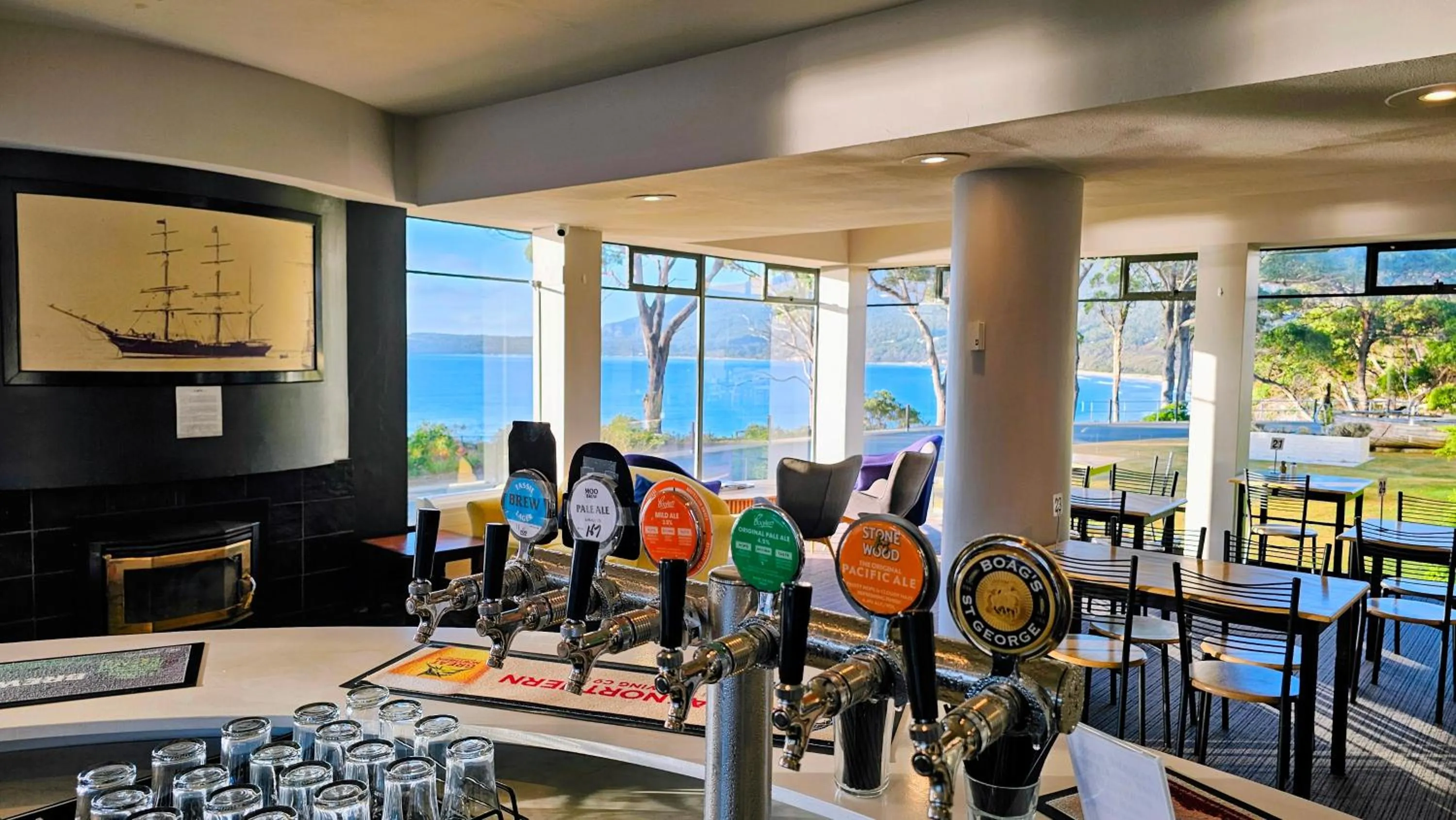 Restaurant/places to eat in Lufra Beachside Hotel