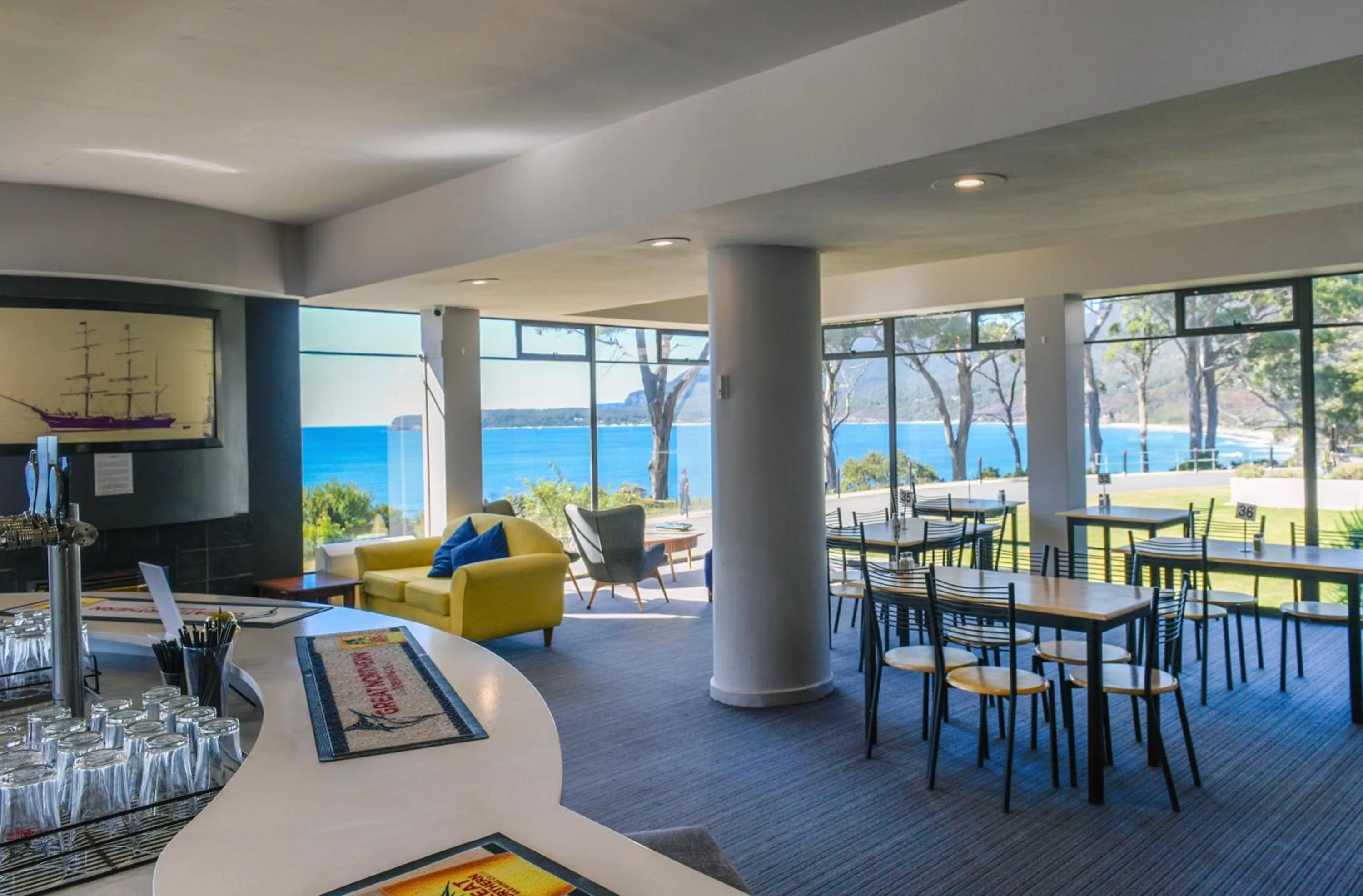 Restaurant/places to eat in Lufra Beachside Hotel