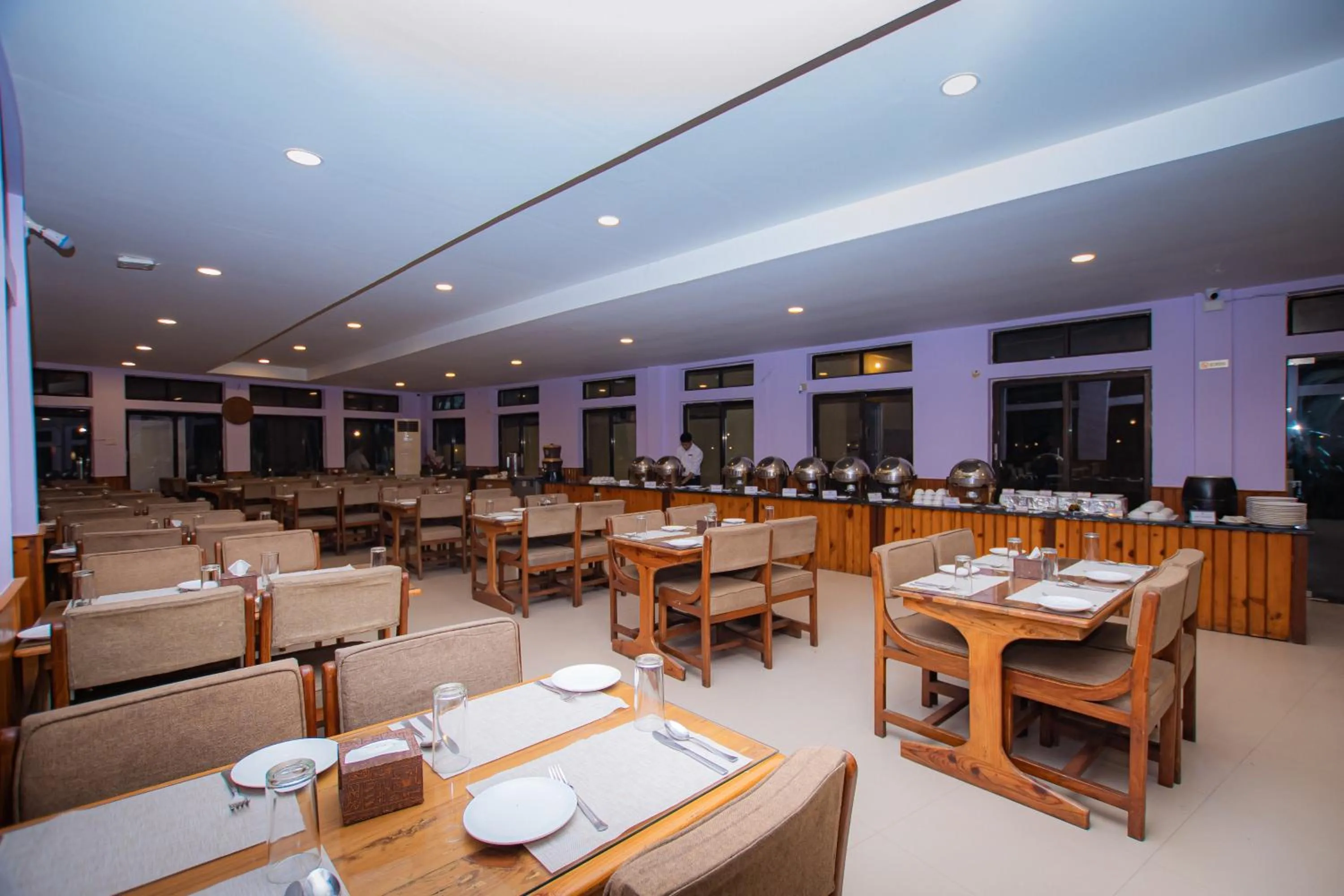 Restaurant/places to eat in Hotel Seven Limited