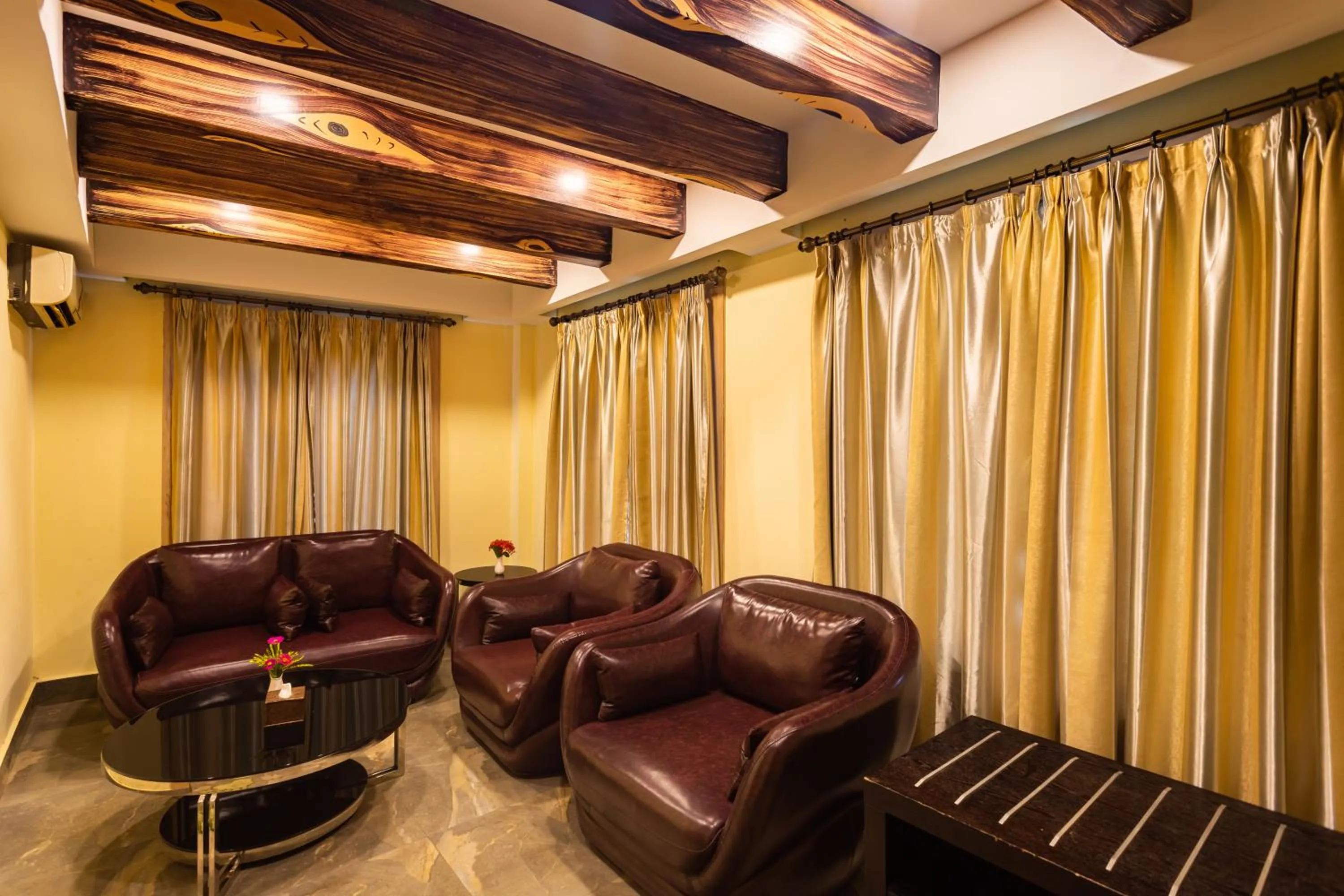 Living room in Hotel Seven Limited