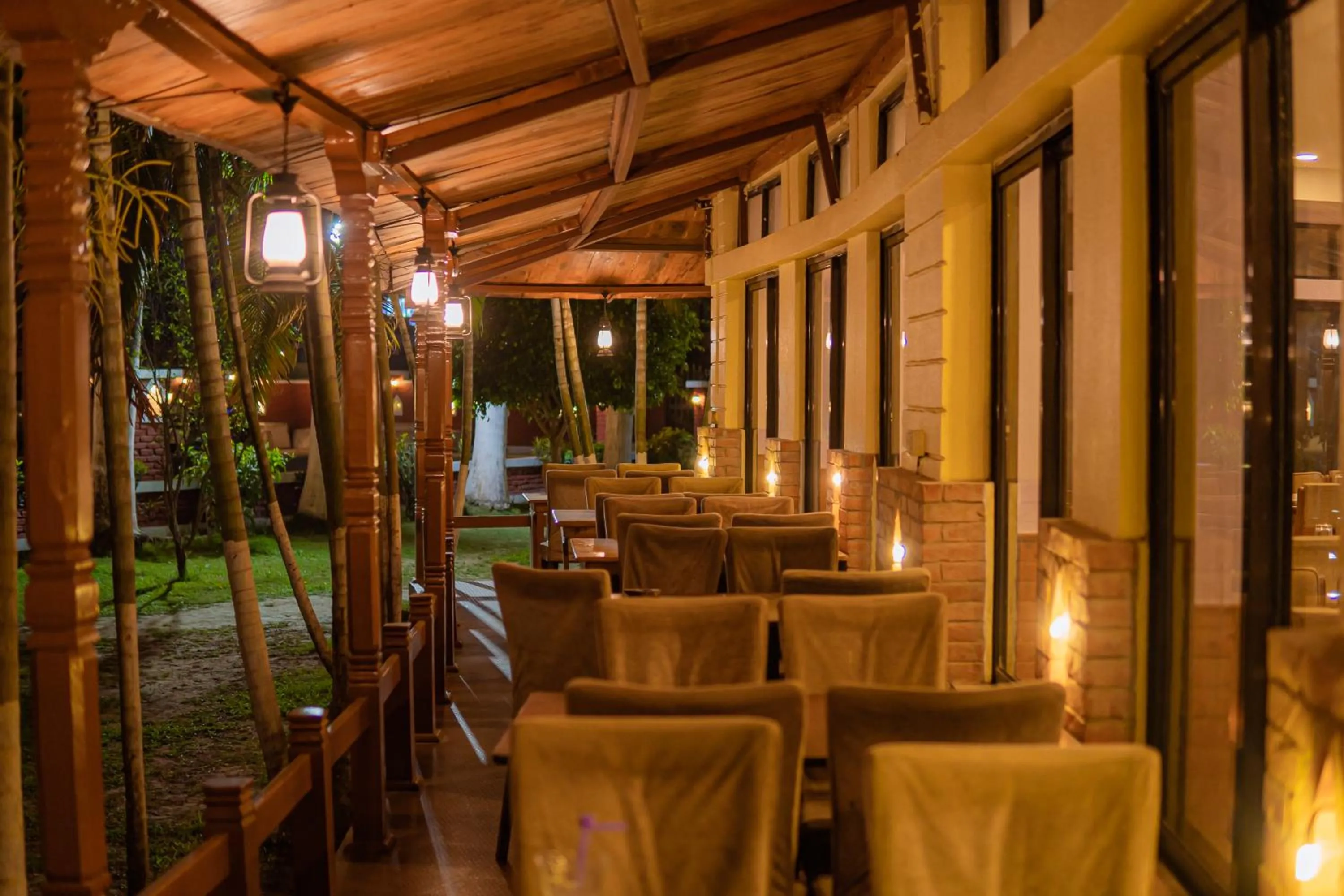 Restaurant/places to eat in Hotel Seven Limited