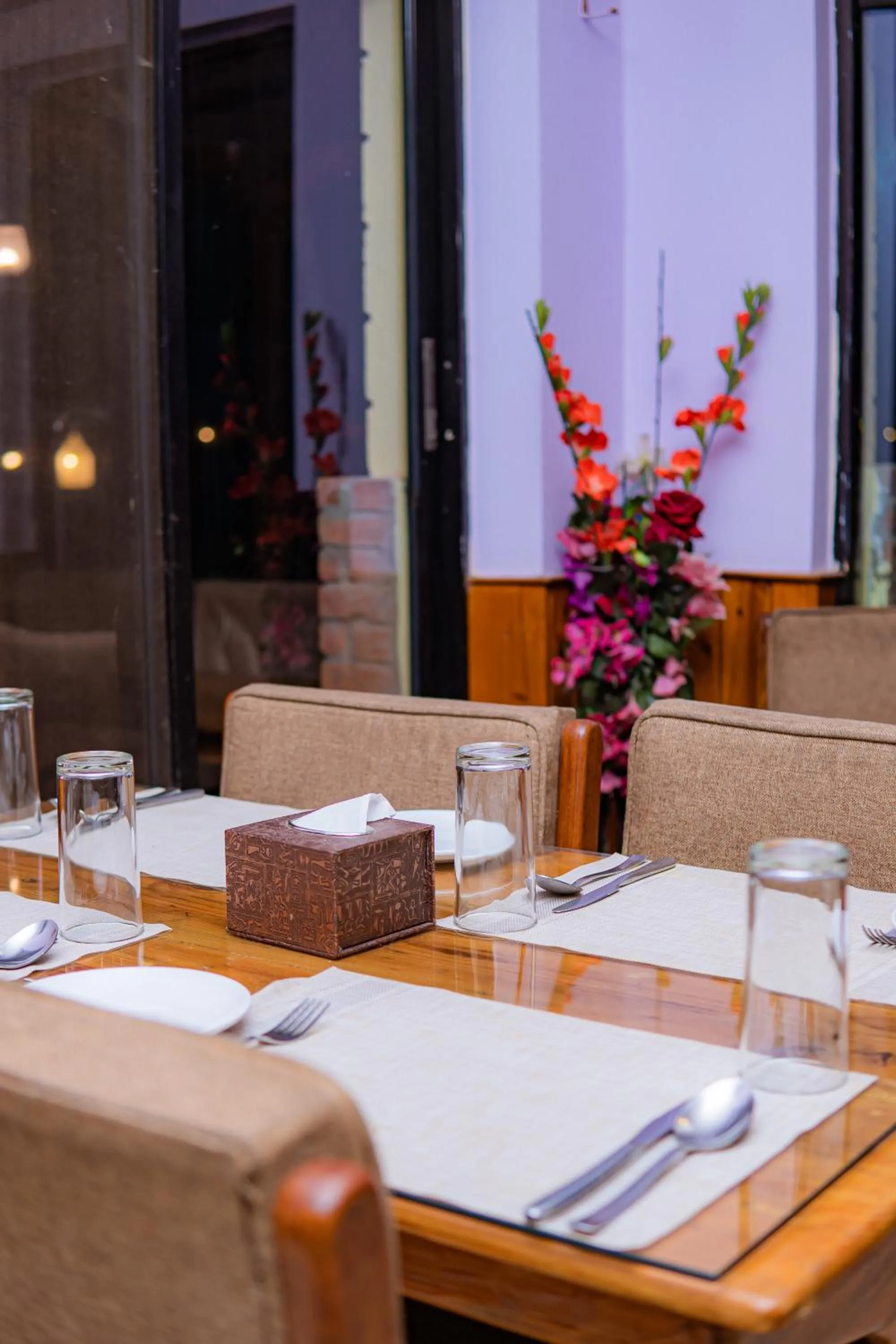 Restaurant/places to eat in Hotel Seven Limited