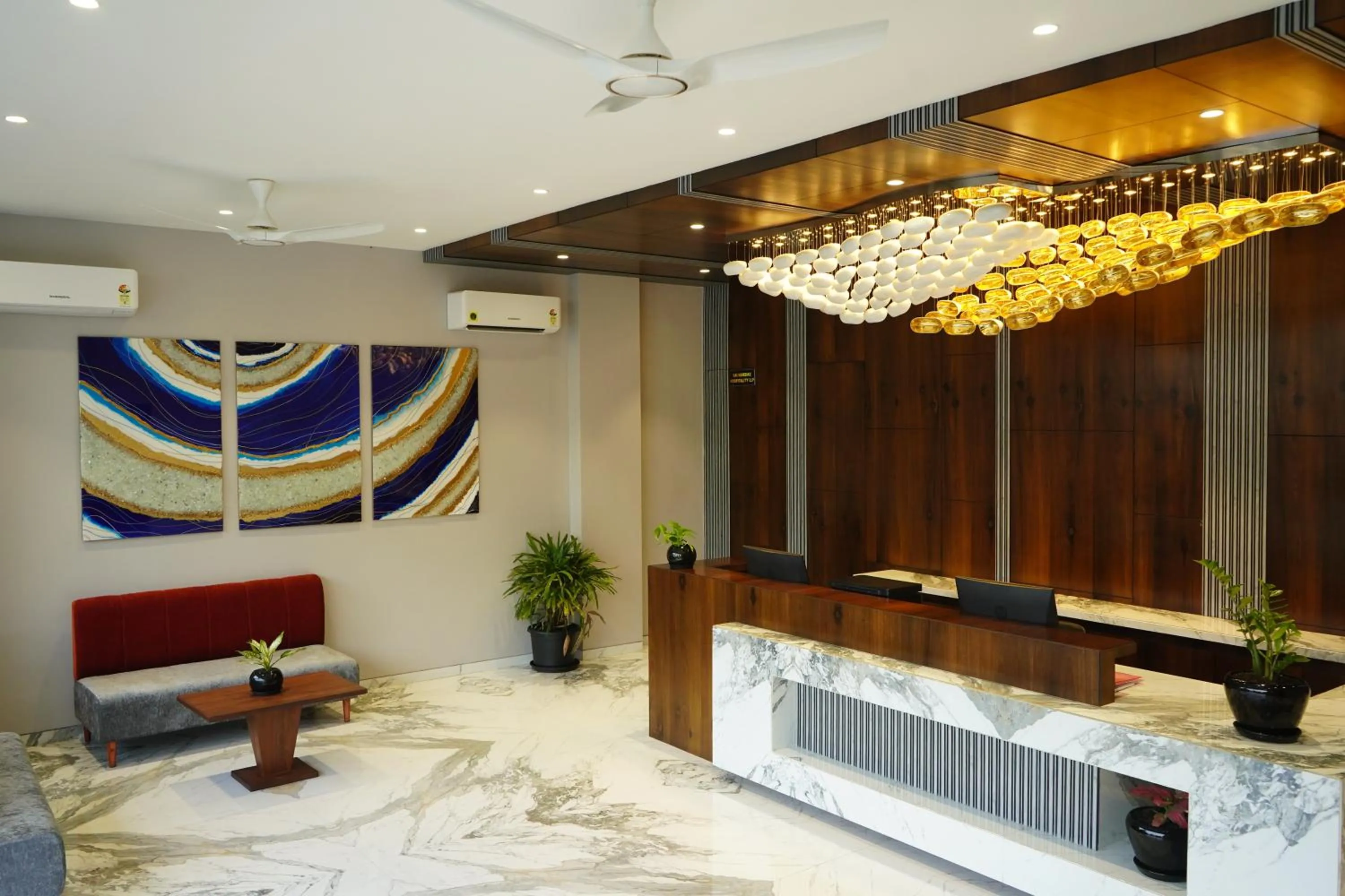 Living room in Alaukik Hotel