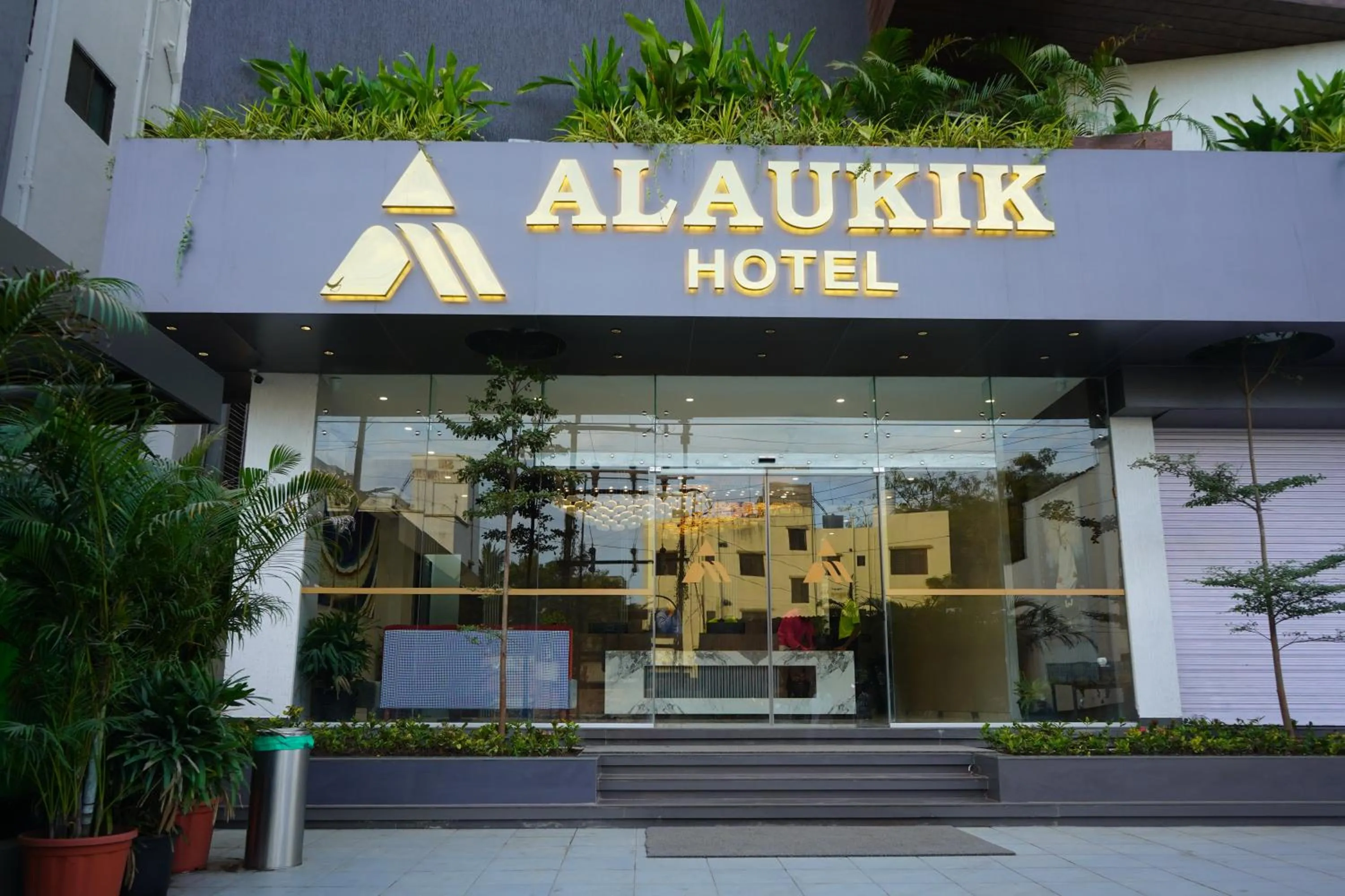 Facade/entrance in Alaukik Hotel