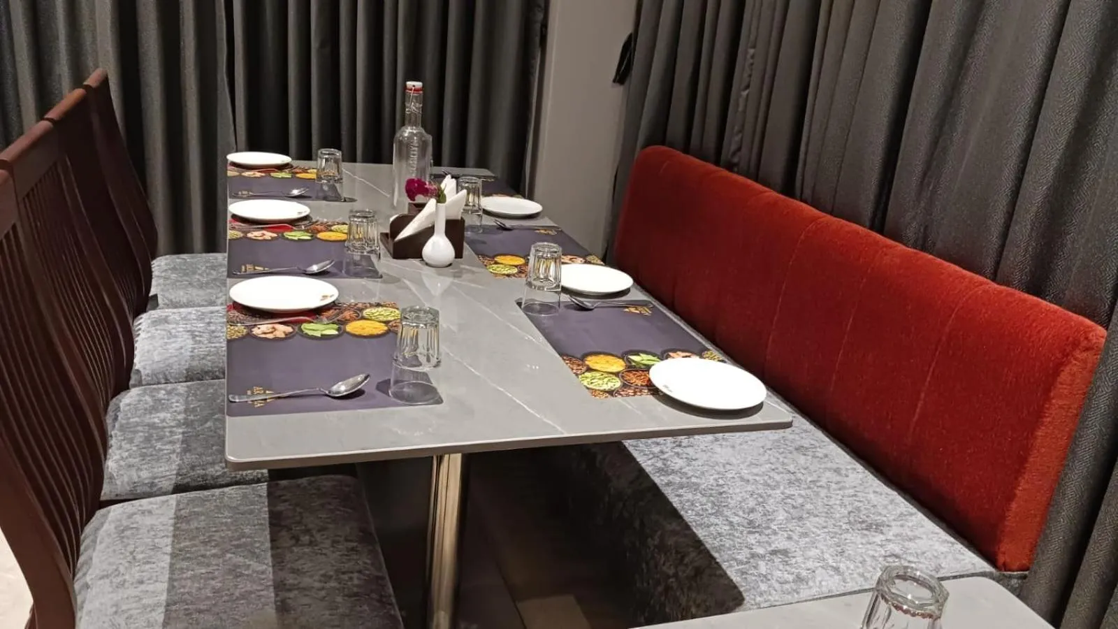 Restaurant/places to eat in Alaukik Hotel