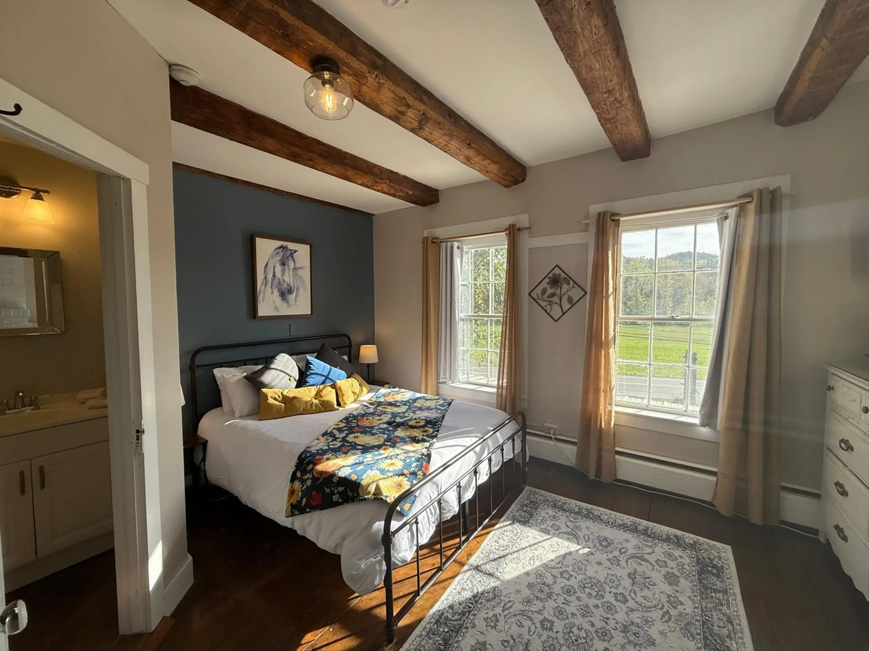 Double Room with Mountain View in Stone Hearth Inn and Eatery Double Room with Mountain View in Stone Hearth Inn and Eatery