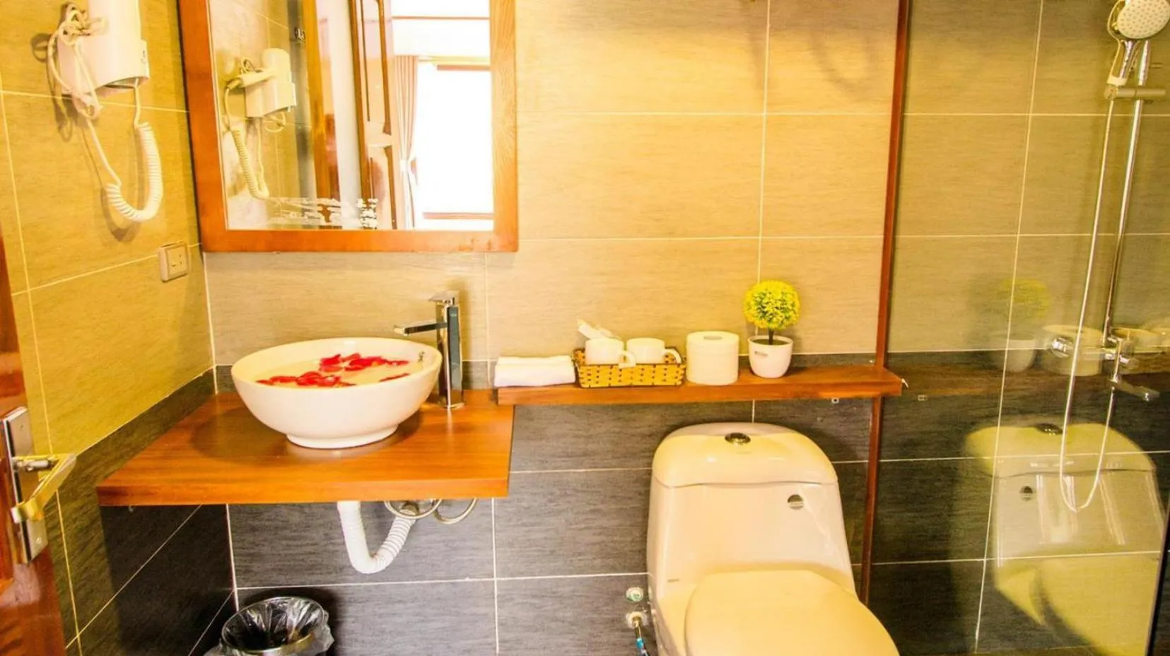 Shower in Heart Of Sapa Hotel