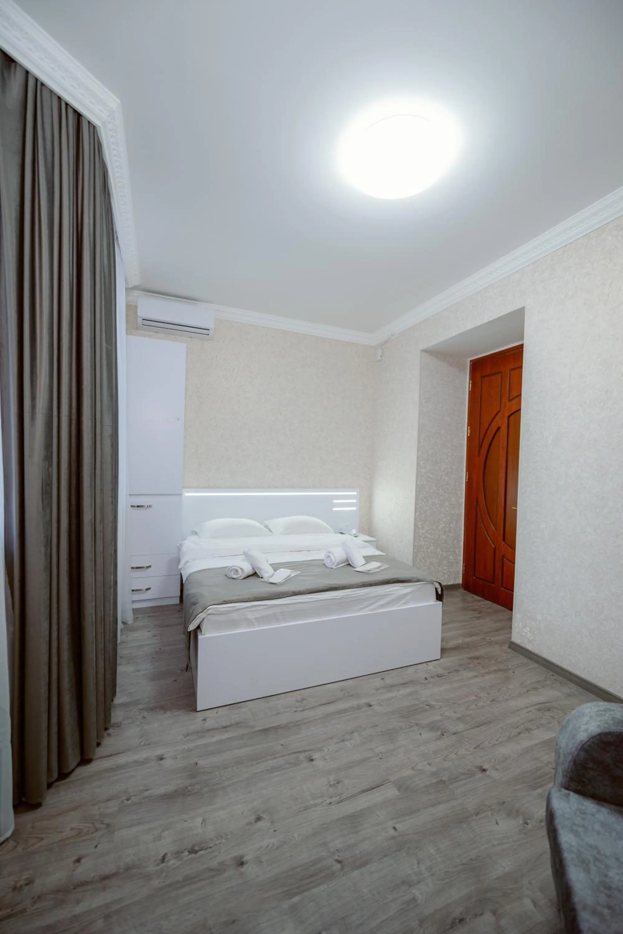 Bed in Opera Avenue Hotel