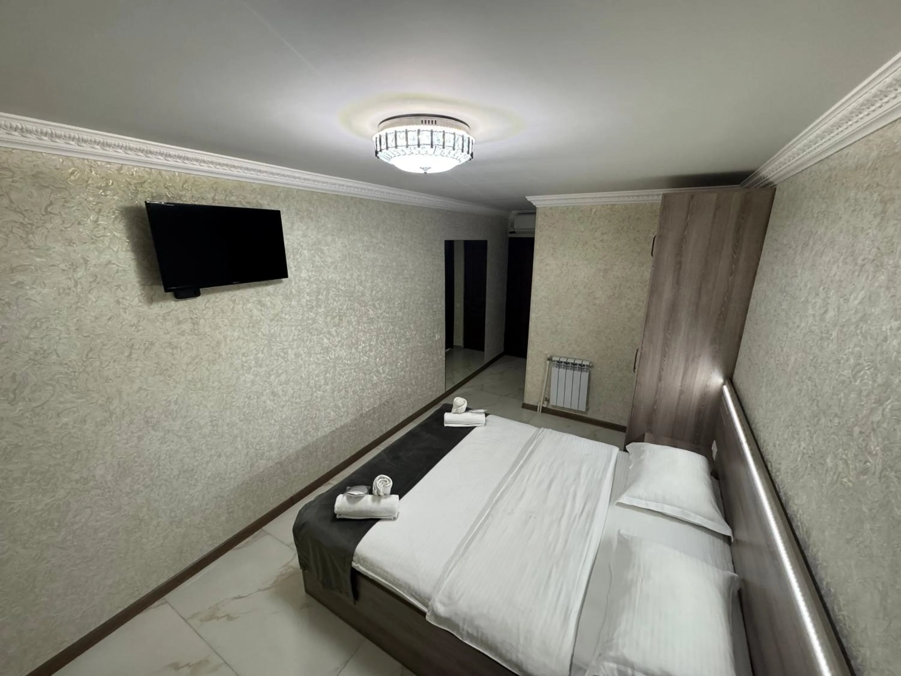 Property building, Bed in Opera Avenue Hotel