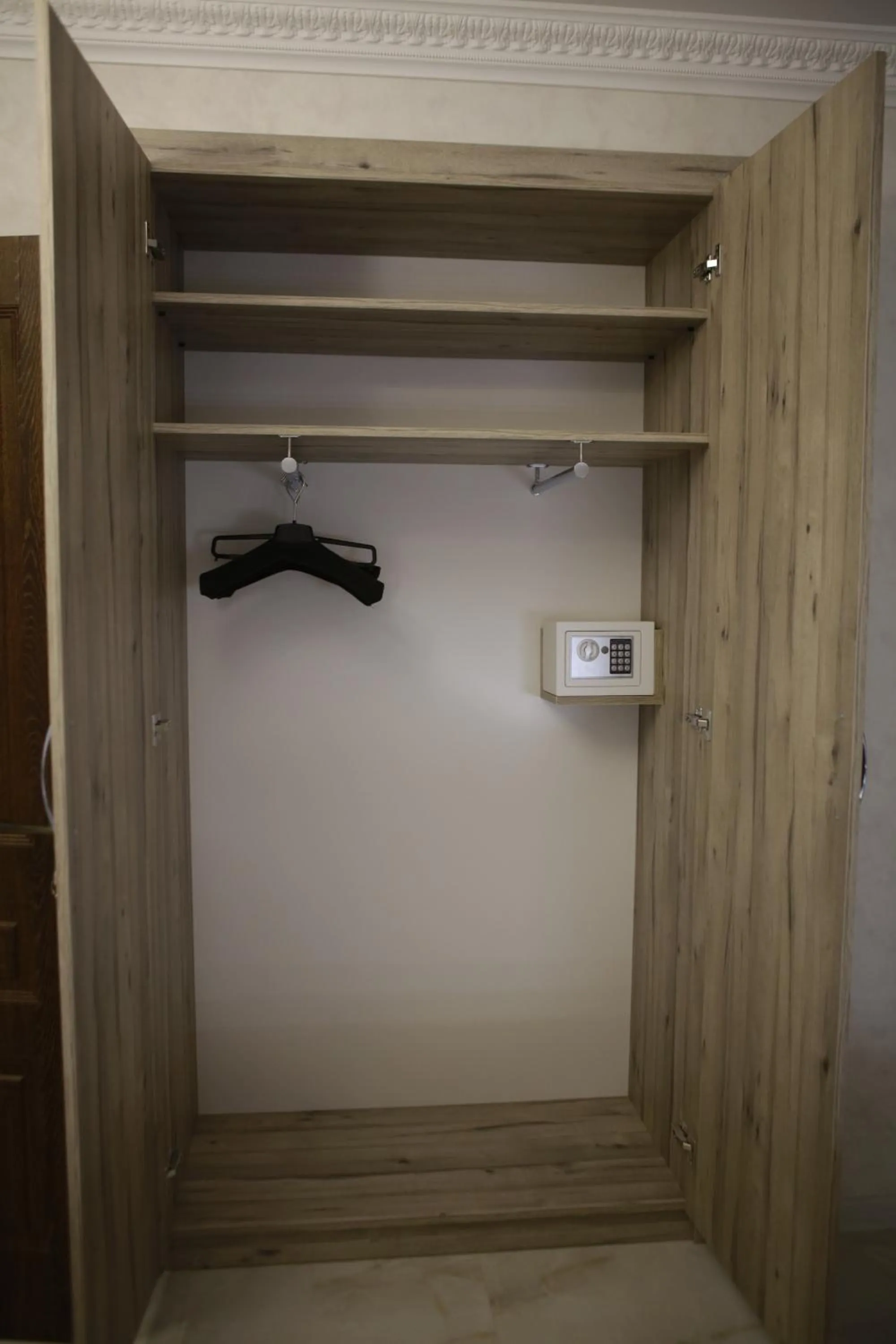 safe in Opera Avenue Hotel