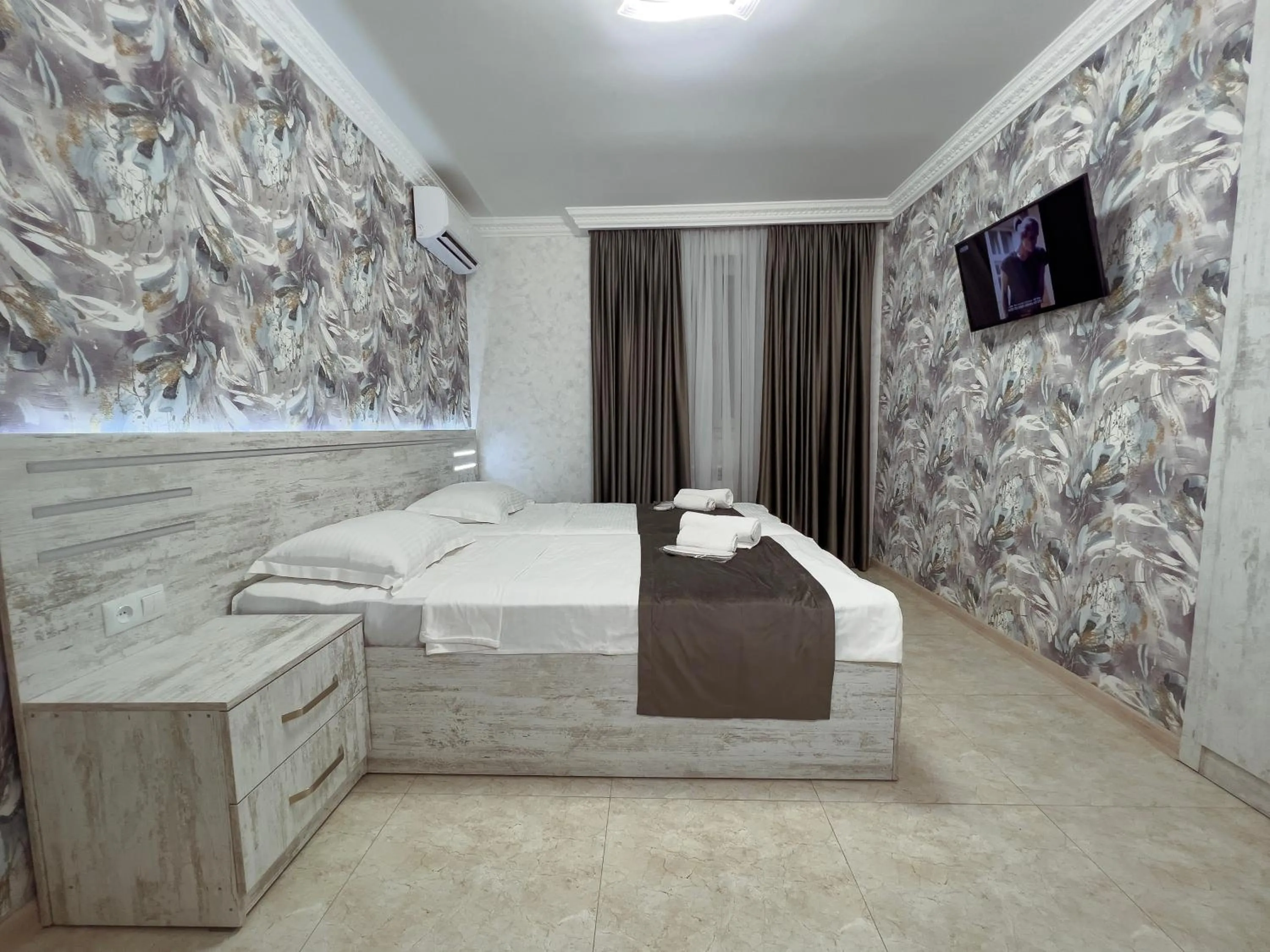 Bed in Opera Avenue Hotel