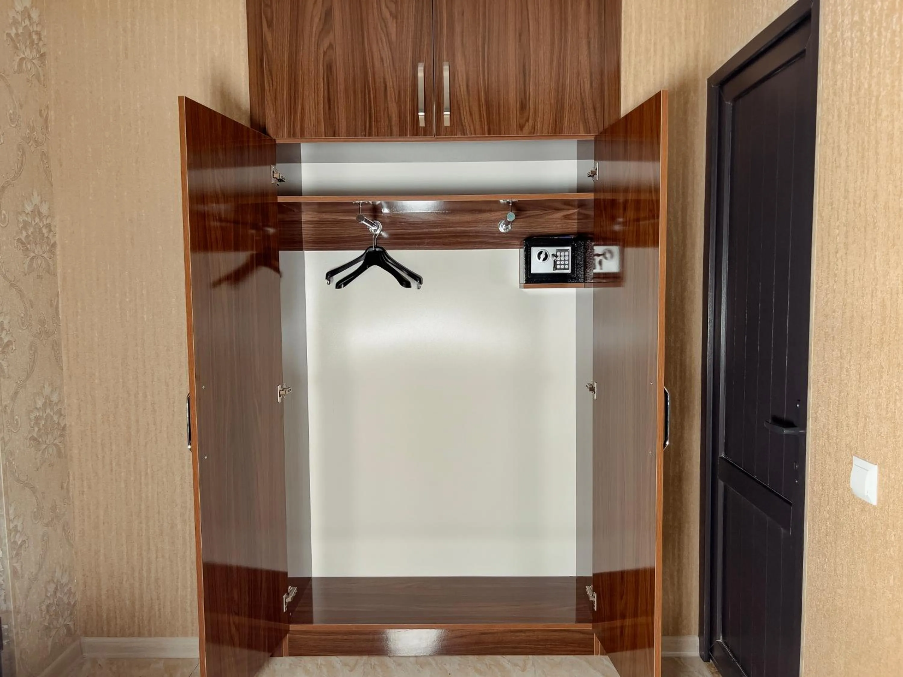 Shower in Opera Avenue Hotel