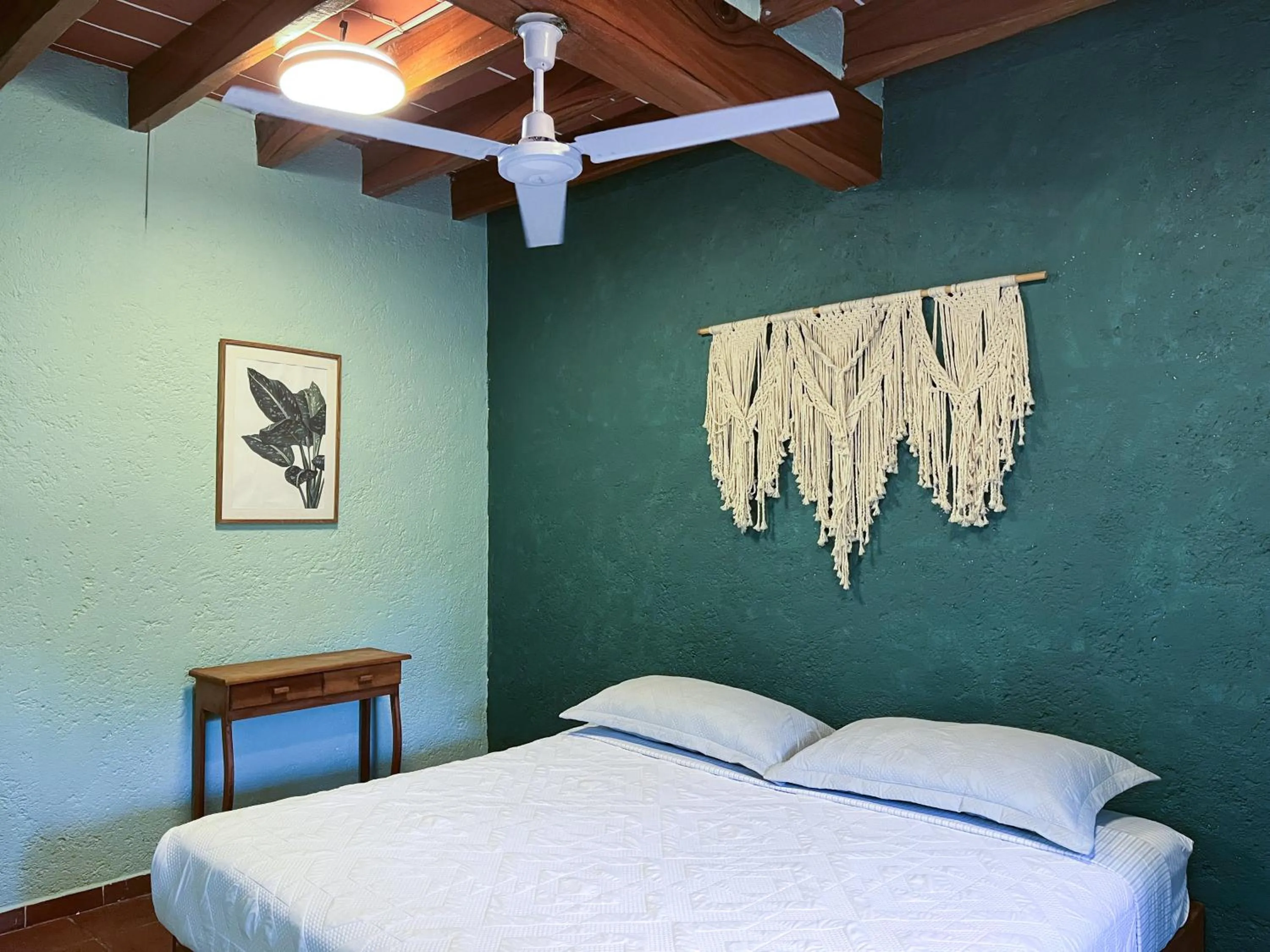 Photo of the whole room, Bed in Colibrí Turquesa