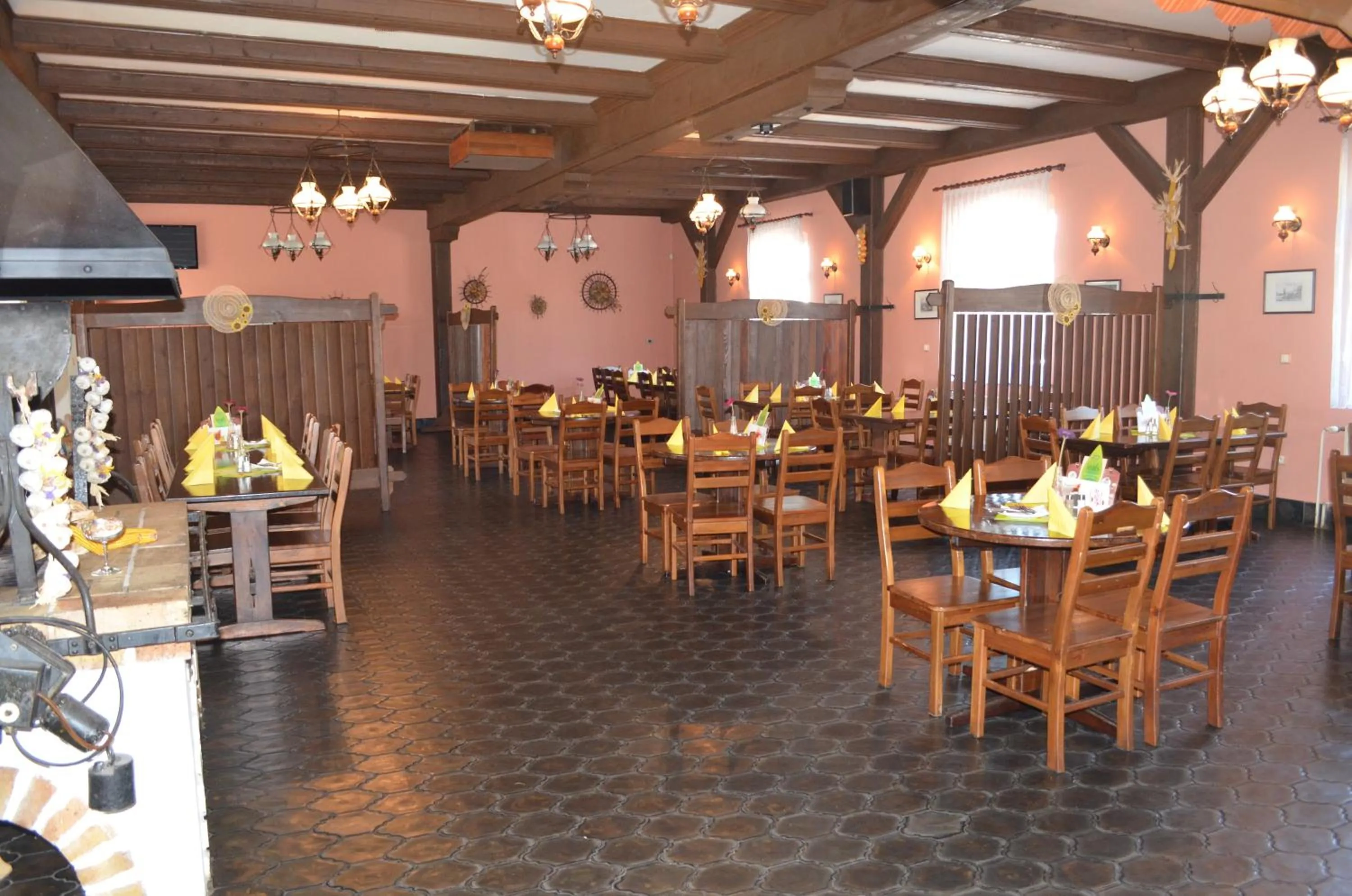 Restaurant/places to eat in Hotel Na Statku