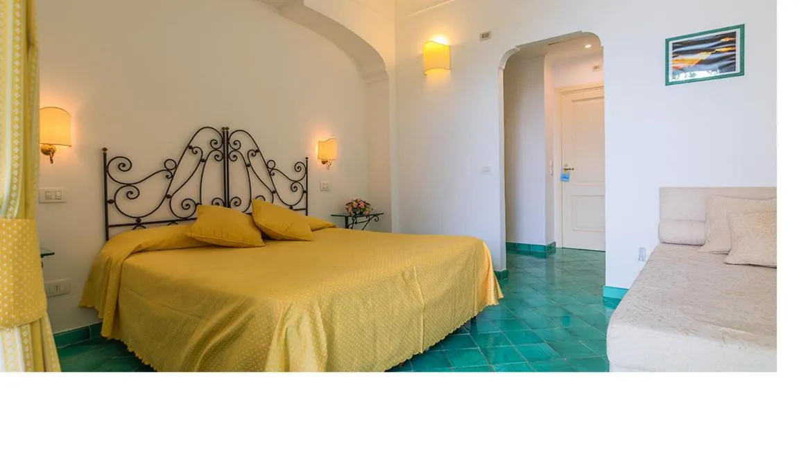 Bed in Bacio del Sole B&B Positano