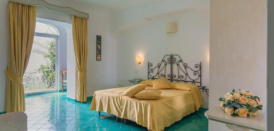 Bed in Bacio del Sole B&B Positano