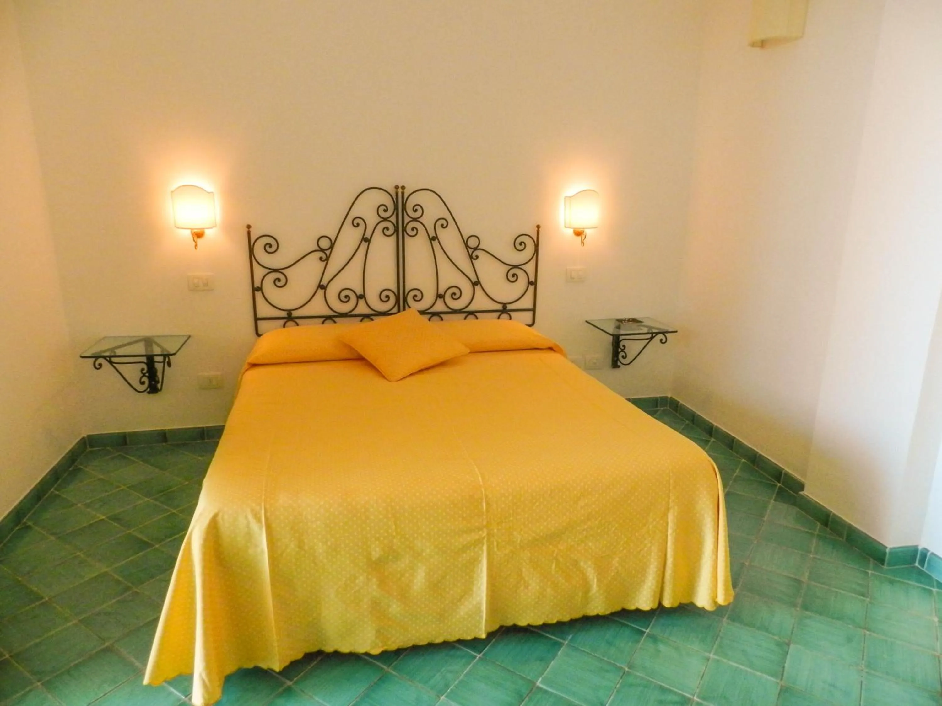 Bedroom, Bed in Bacio del Sole B&B Positano