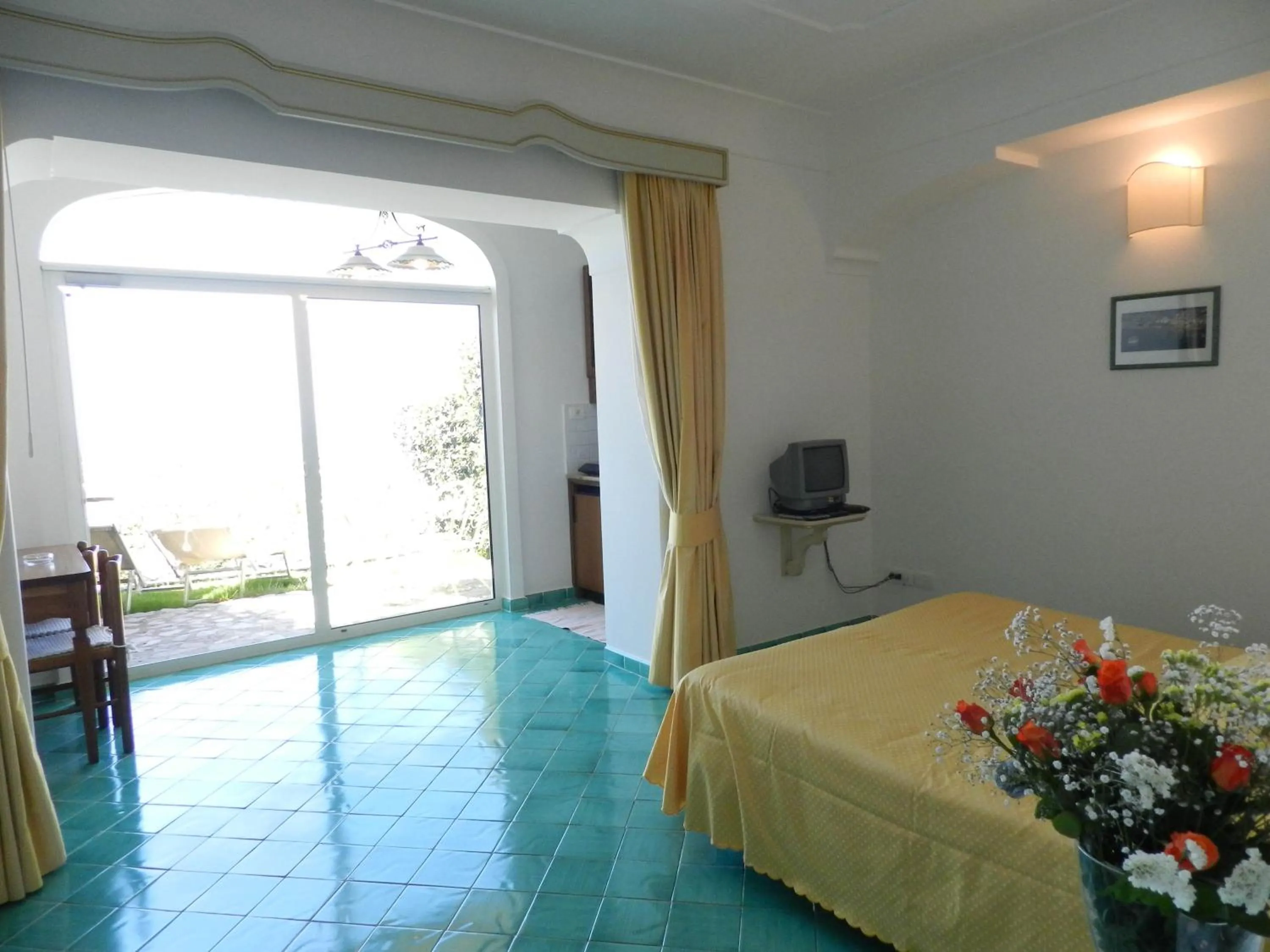 Photo of the whole room, Bed in Bacio del Sole B&B Positano