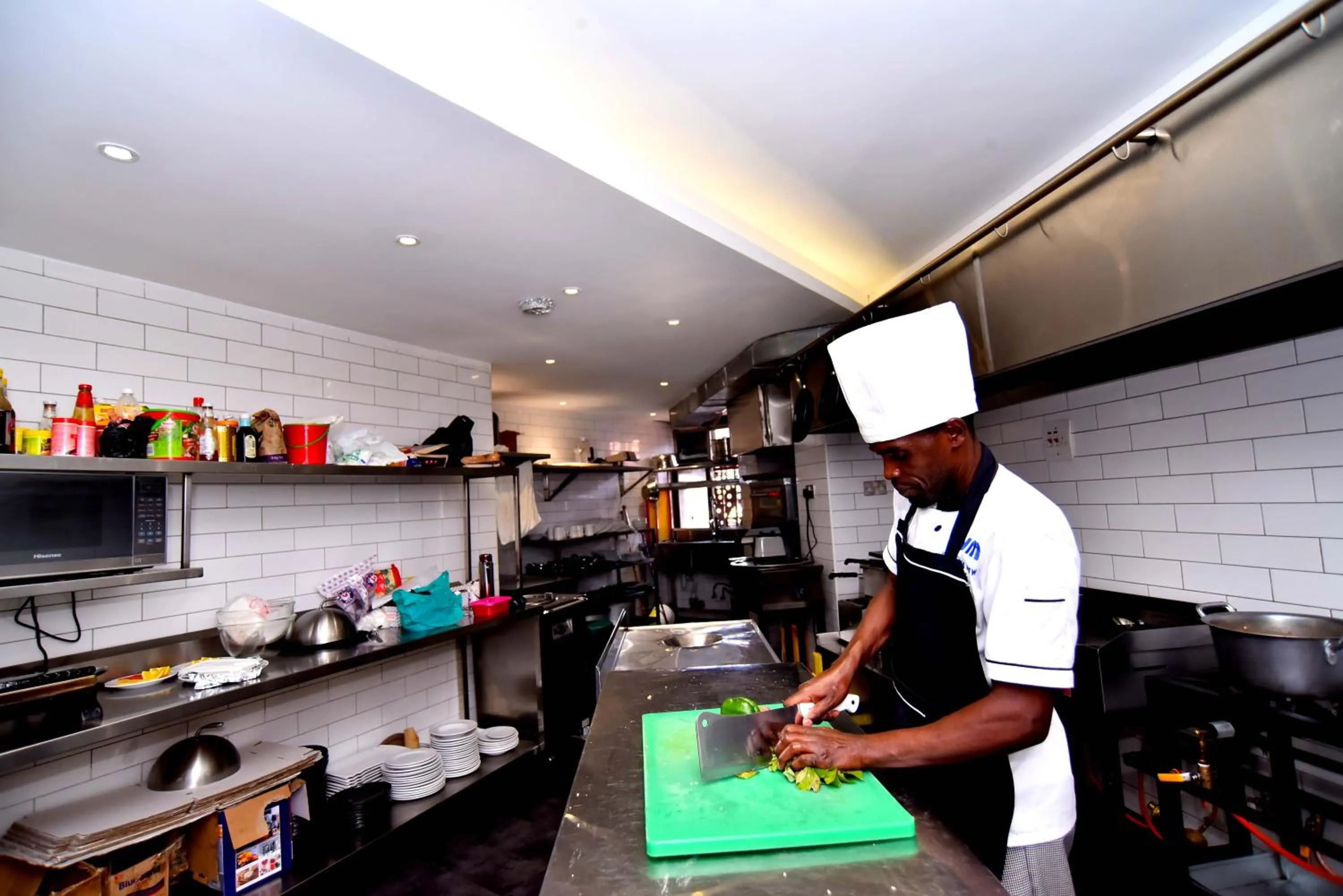 Kitchen or kitchenette in Victoria Mews Hotel