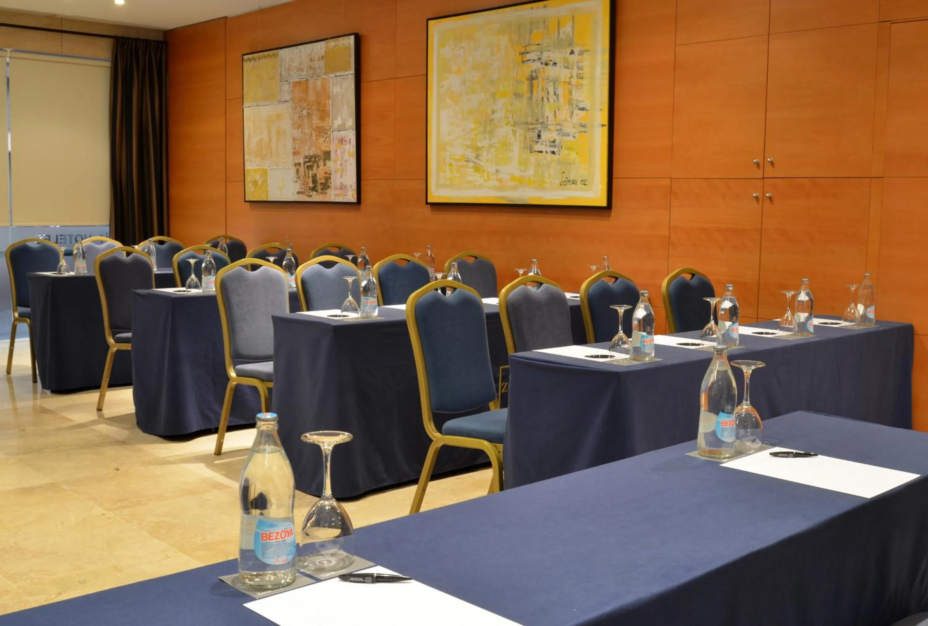 Communal lounge/ TV room in Zenit Málaga