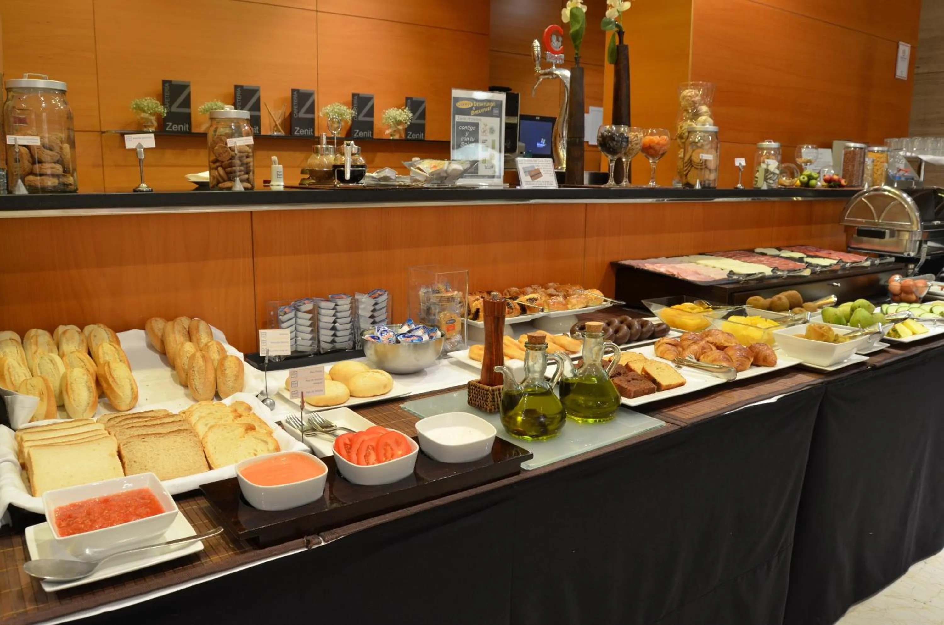 Restaurant/places to eat in Zenit Málaga