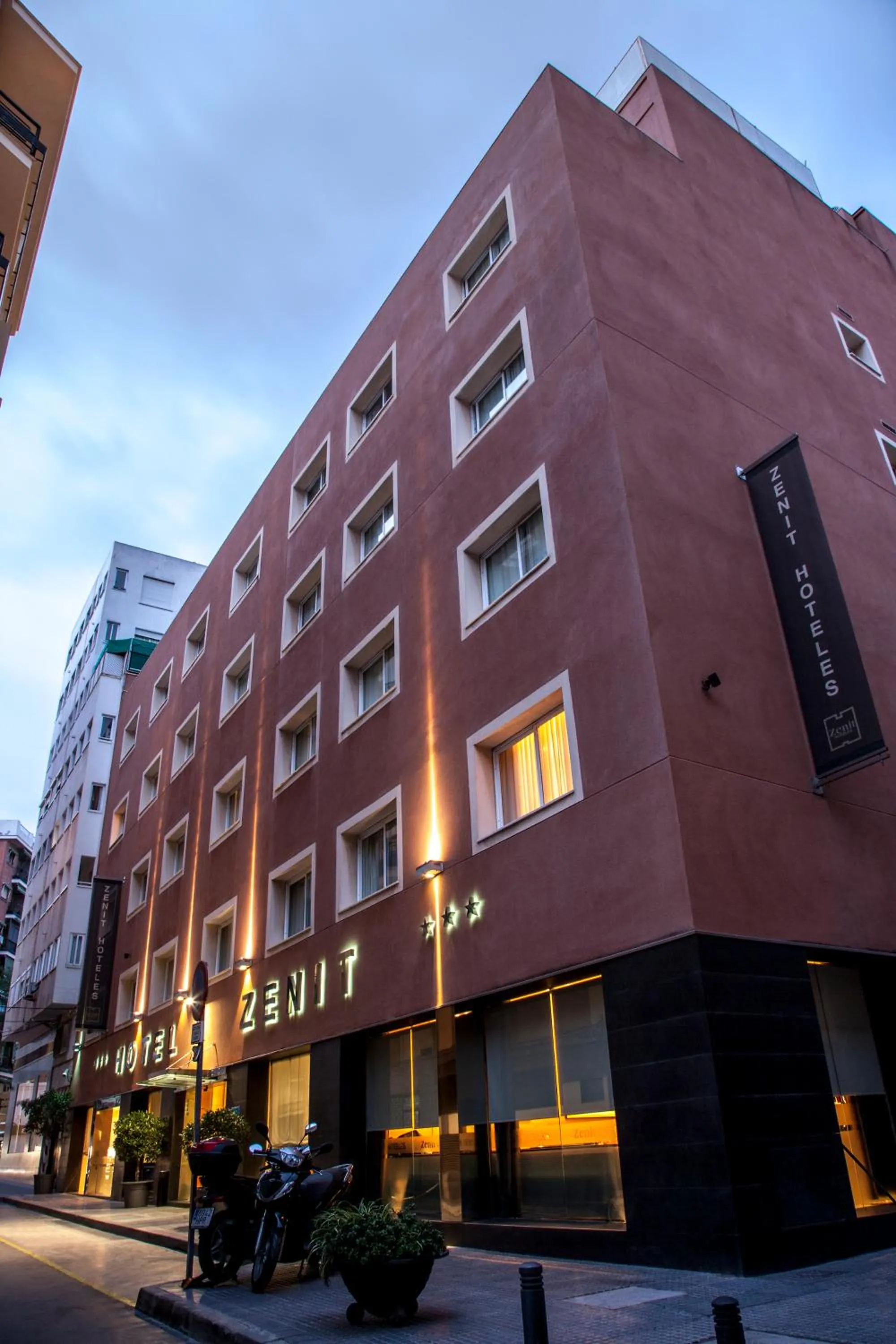 Facade/entrance in Zenit Málaga