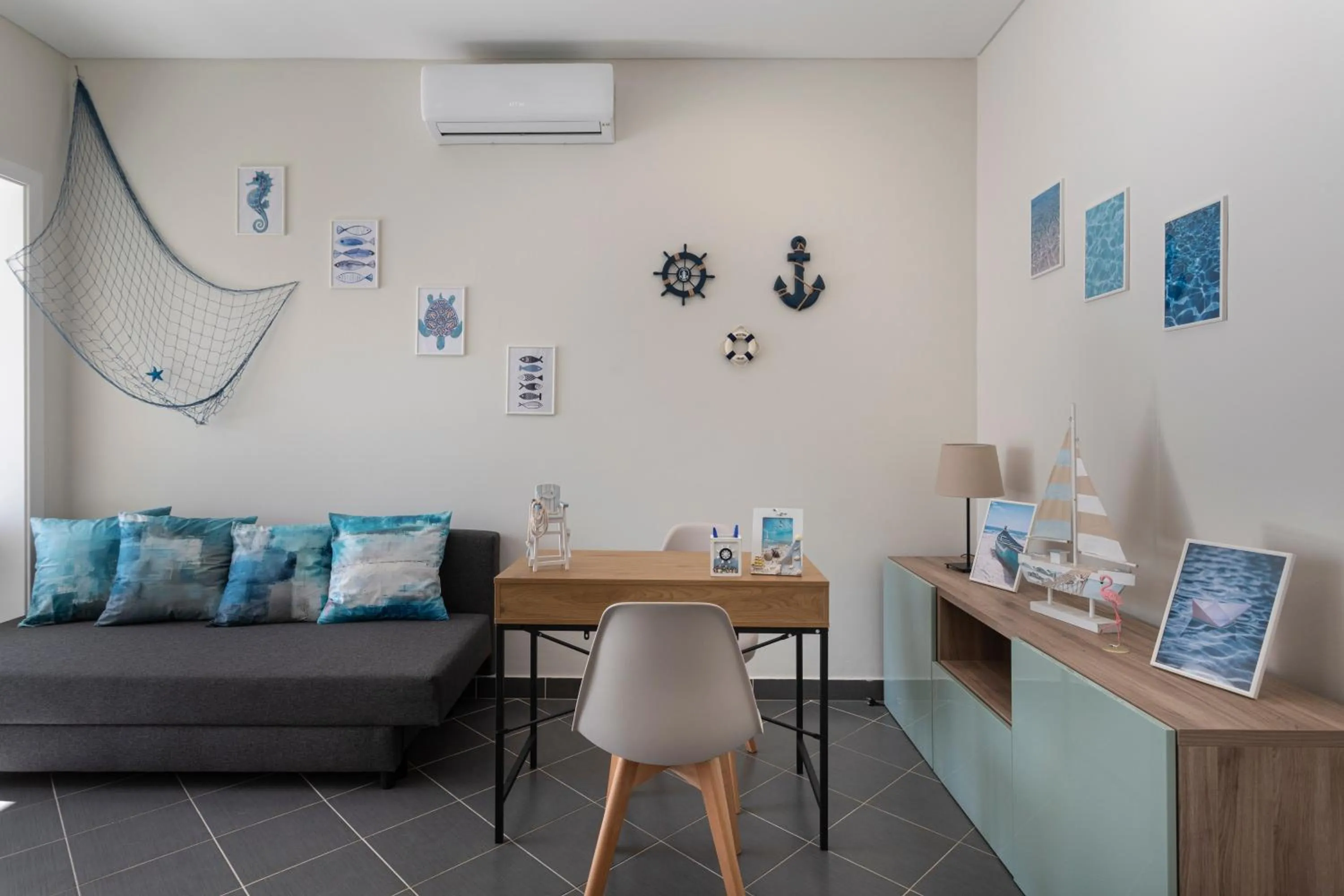 Communal lounge/ TV room in Lemon Hostel Faro