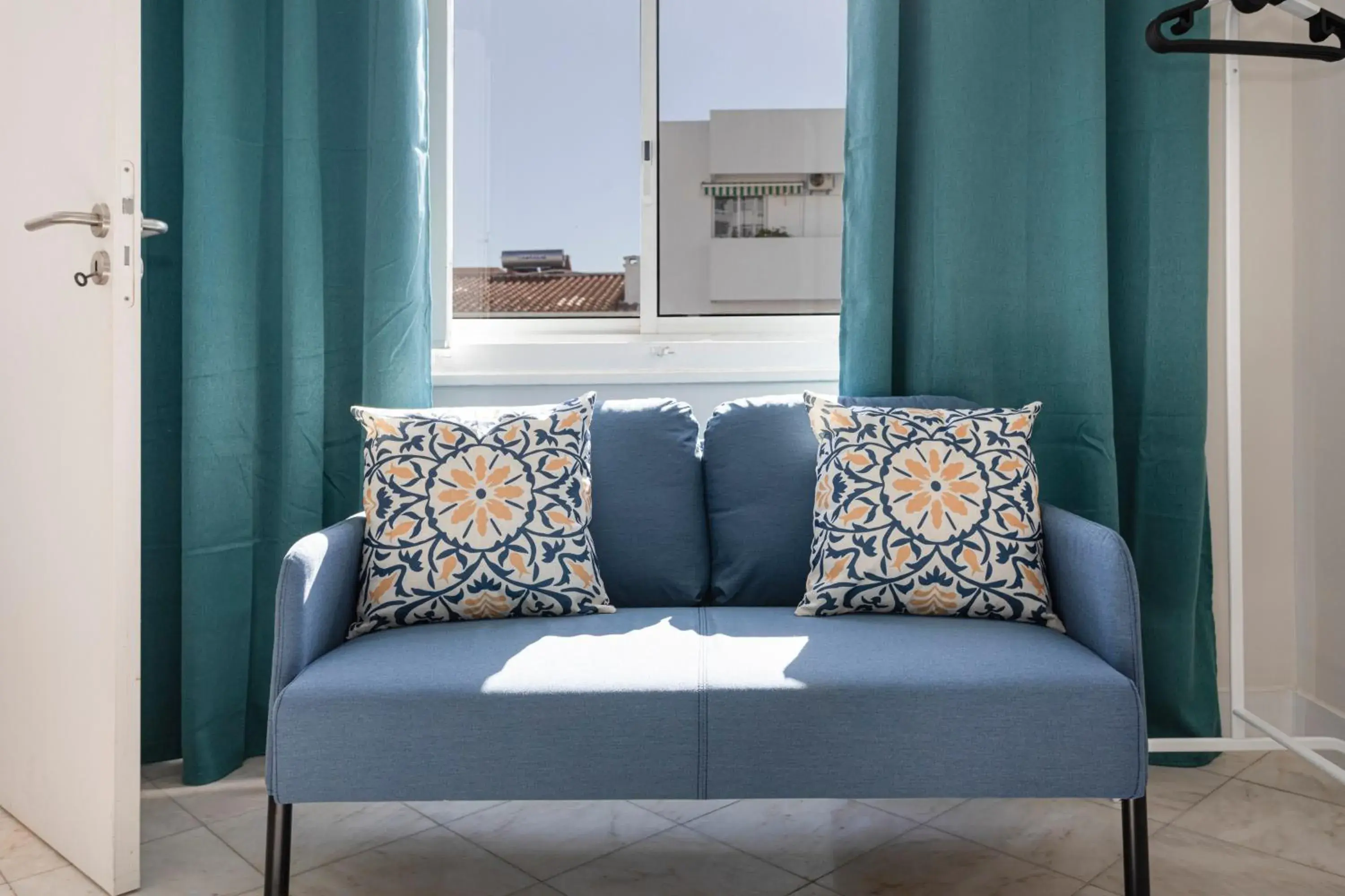 Double Room with Private Bathroom in Lemon Hostel Faro Double Room with Private Bathroom in Lemon Hostel Faro