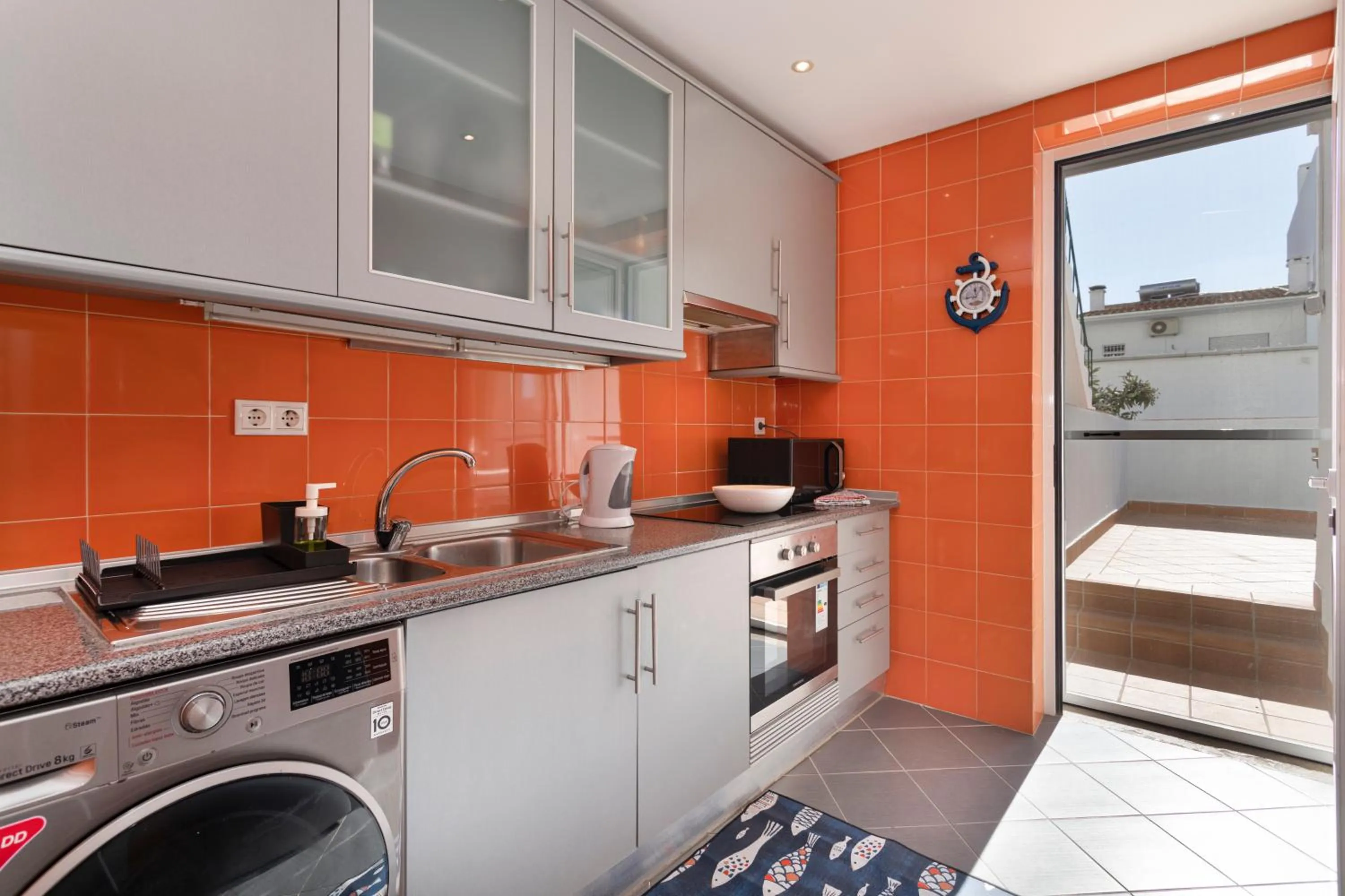 Kitchen or kitchenette in Lemon Hostel Faro