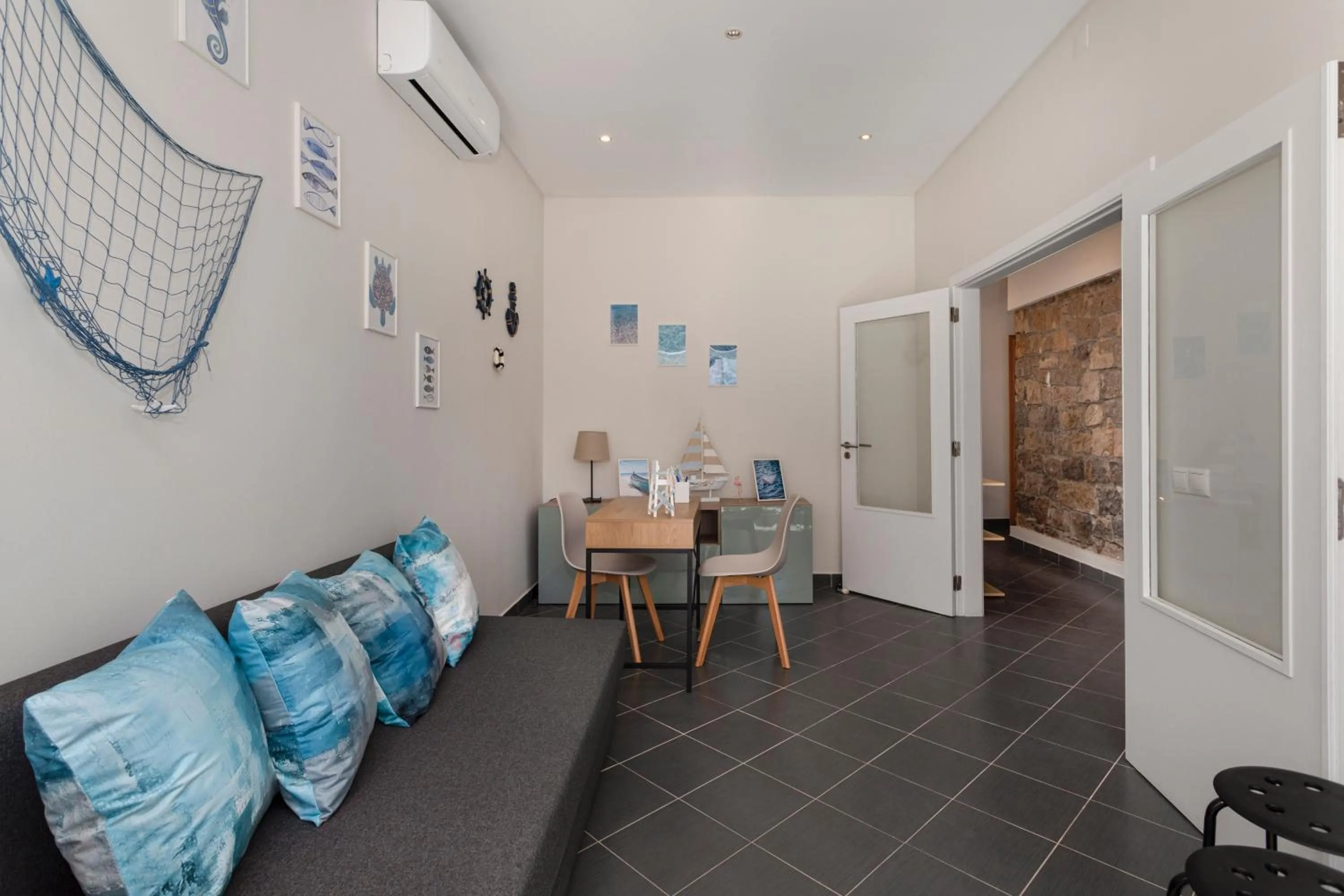 Communal lounge/ TV room in Lemon Hostel Faro