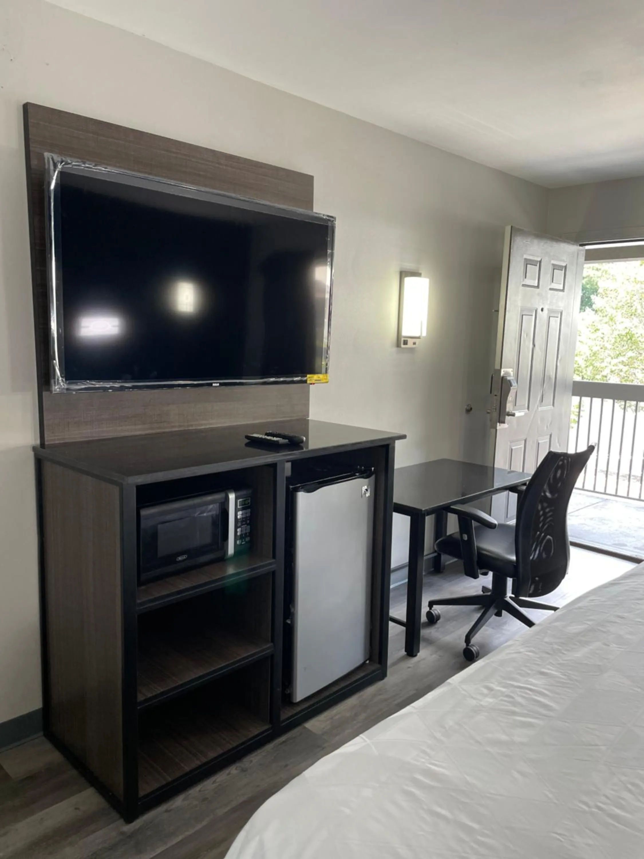 Bed in Griffin Inn & Suites