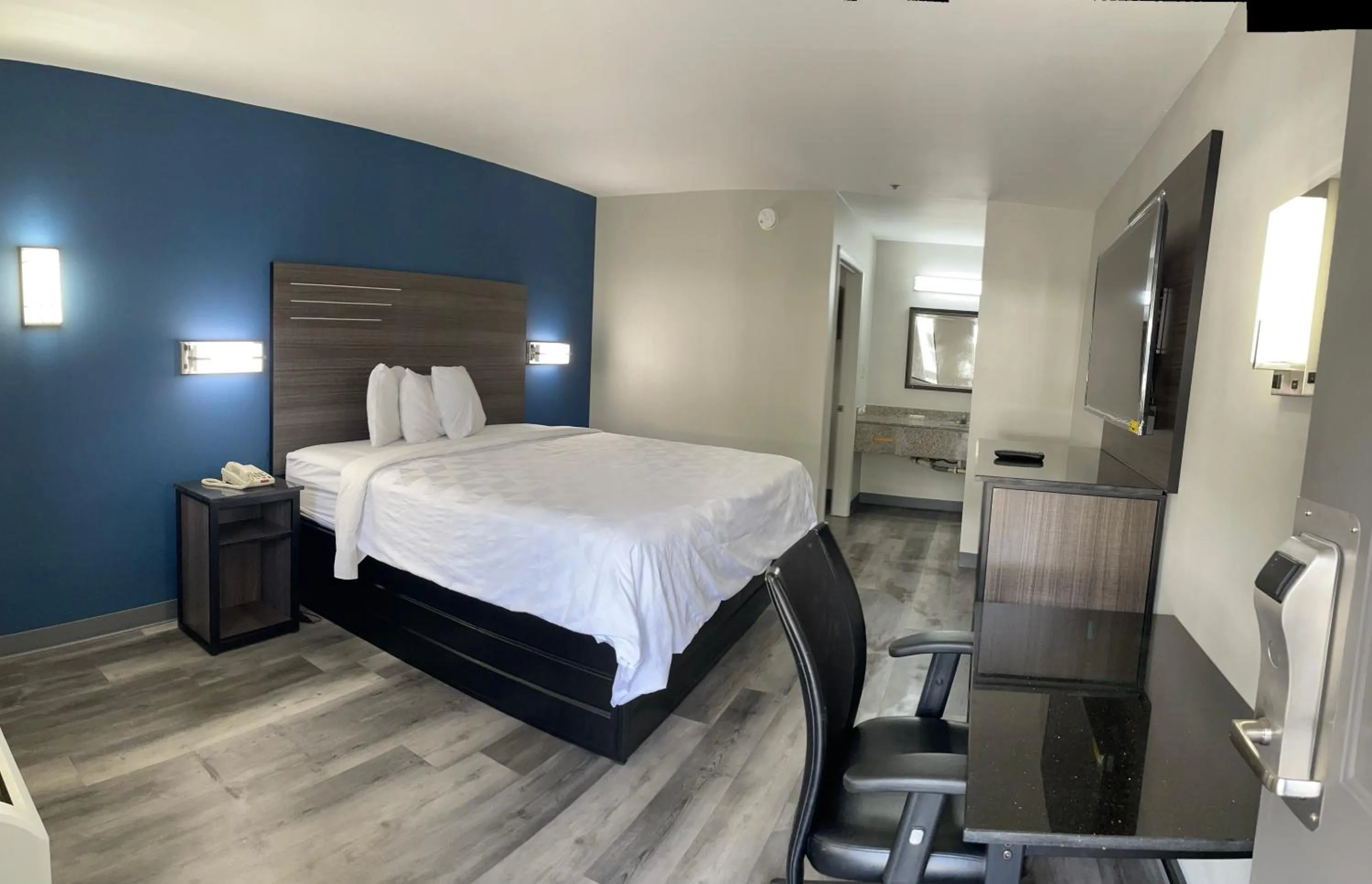 Bed in Griffin Inn & Suites